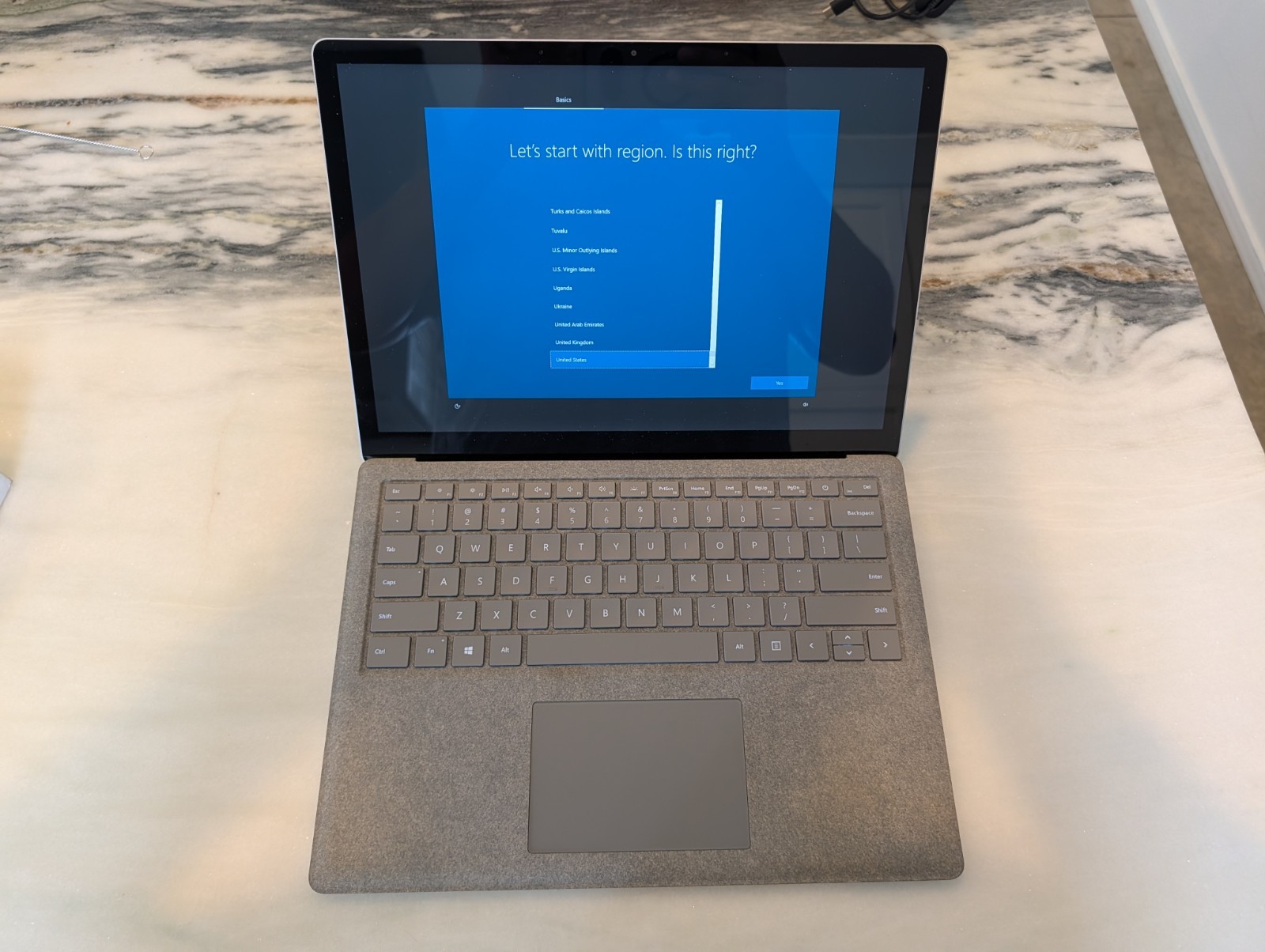 Microsoft Surface Laptop 1769 13.5″ i5-7200U 4GB RAM 128GB SSD Win 10 Pro