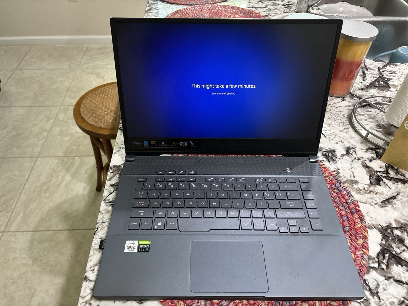 ASUS ROG Zephyrus M15 15.6″ 240Hz, RTX 2070, Intel i7-10750H, 16GB RAM, 1TB SSD