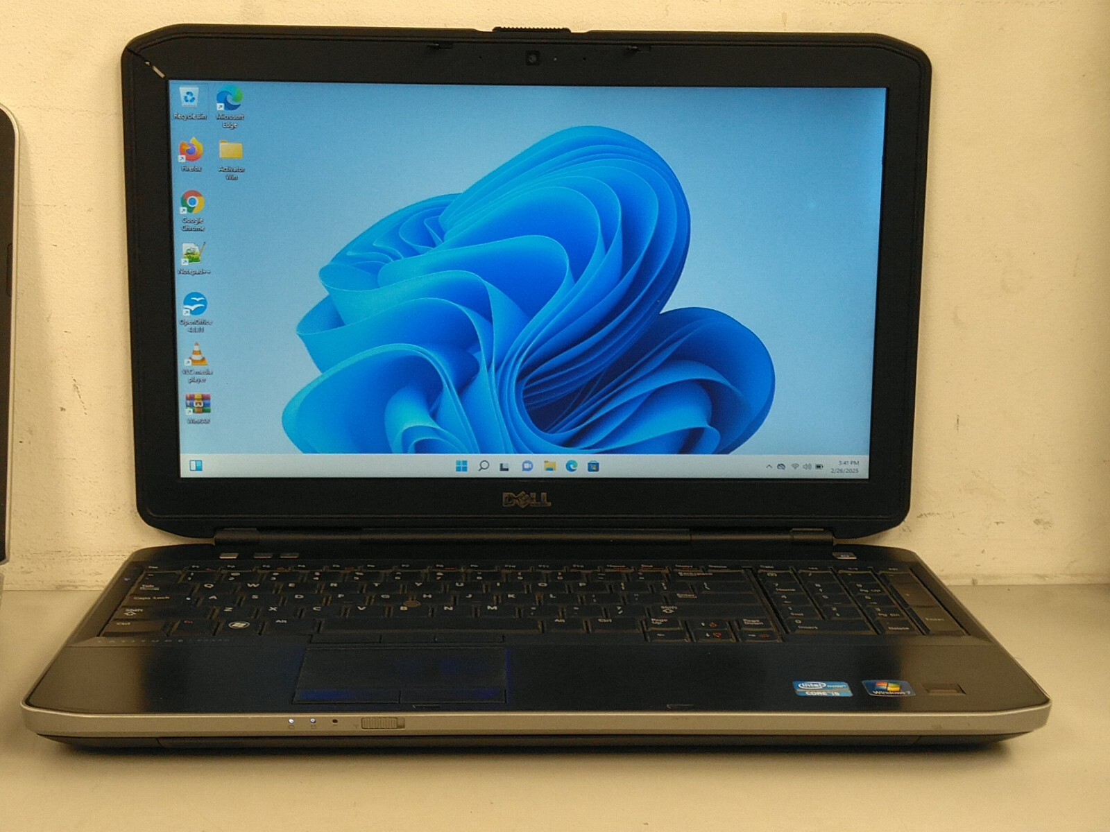 Dell latitude E5530 15.6” i5-3210M 2.5ghz 8gb ram 128gb ssd w11p charger FSYQFS1