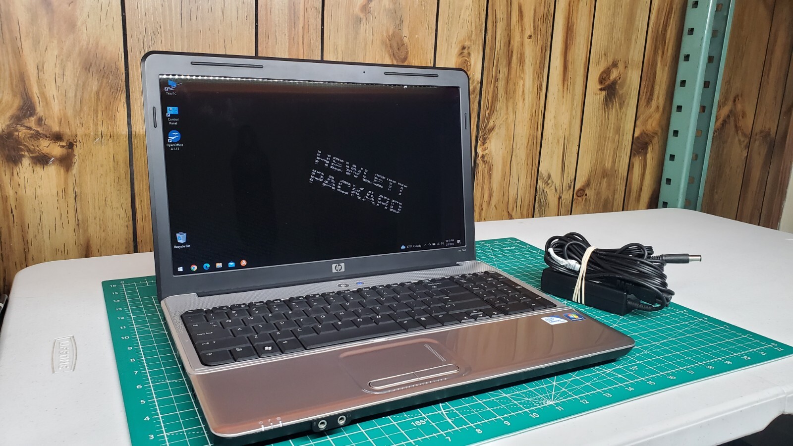 HP G60 519WM. 15.6″, 250gb hard drive, 3gb ddr2 ram, 2.50ghz Intel core 2 duo.