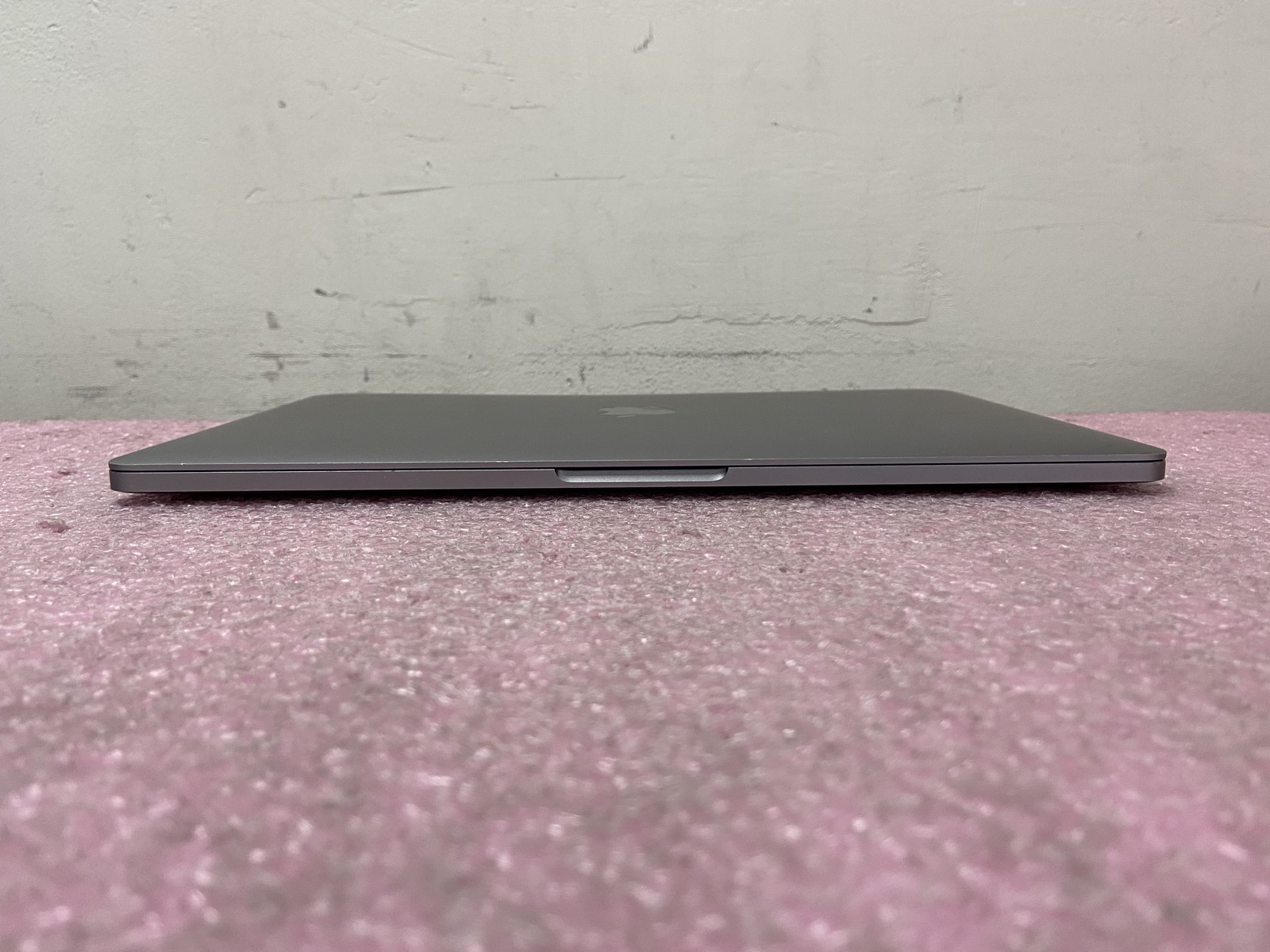 Apple MacBook Pro A1708 2017 13.3″ i5-7360U 8GB RAM 256GB SSD *Read* – LP50A