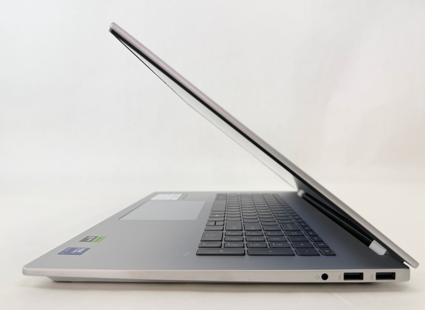 HP OmniBook 7 17-dc0073cl 17.3″ FHD Touch Ultra 7 258V 32GB 1TB RTX 4050 W11H