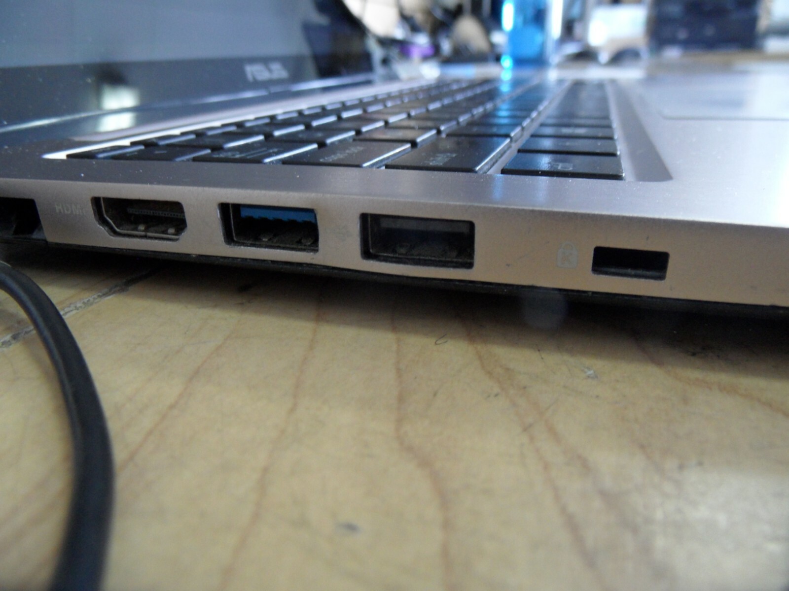 Asus X202E Laptop For Parts Posted Bios Hard Drive Wiped Dinged Up