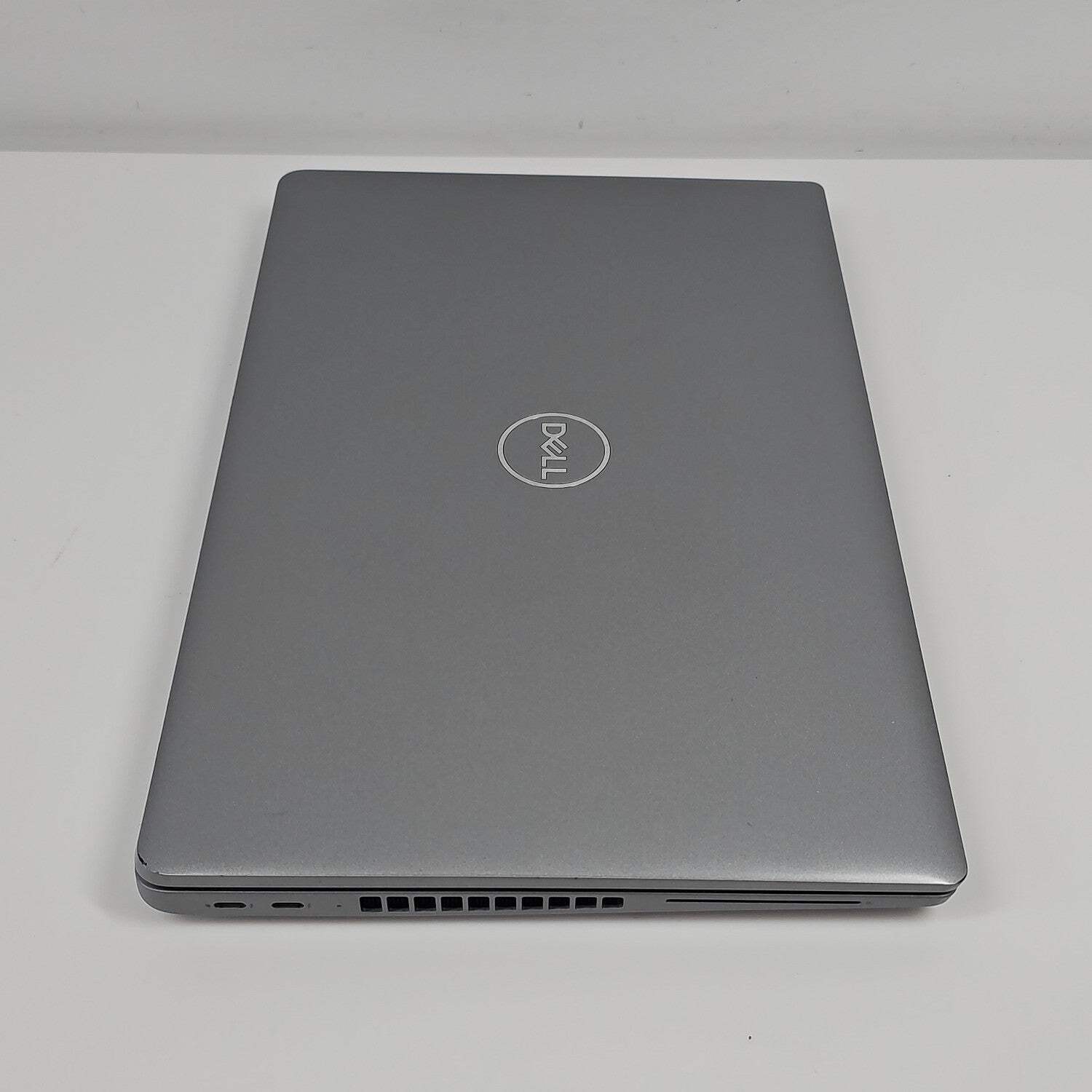 Broken Dell Latitude 5540 15.6″ i7-1365U 16GB RAM 512GB SSD Cracked Casing