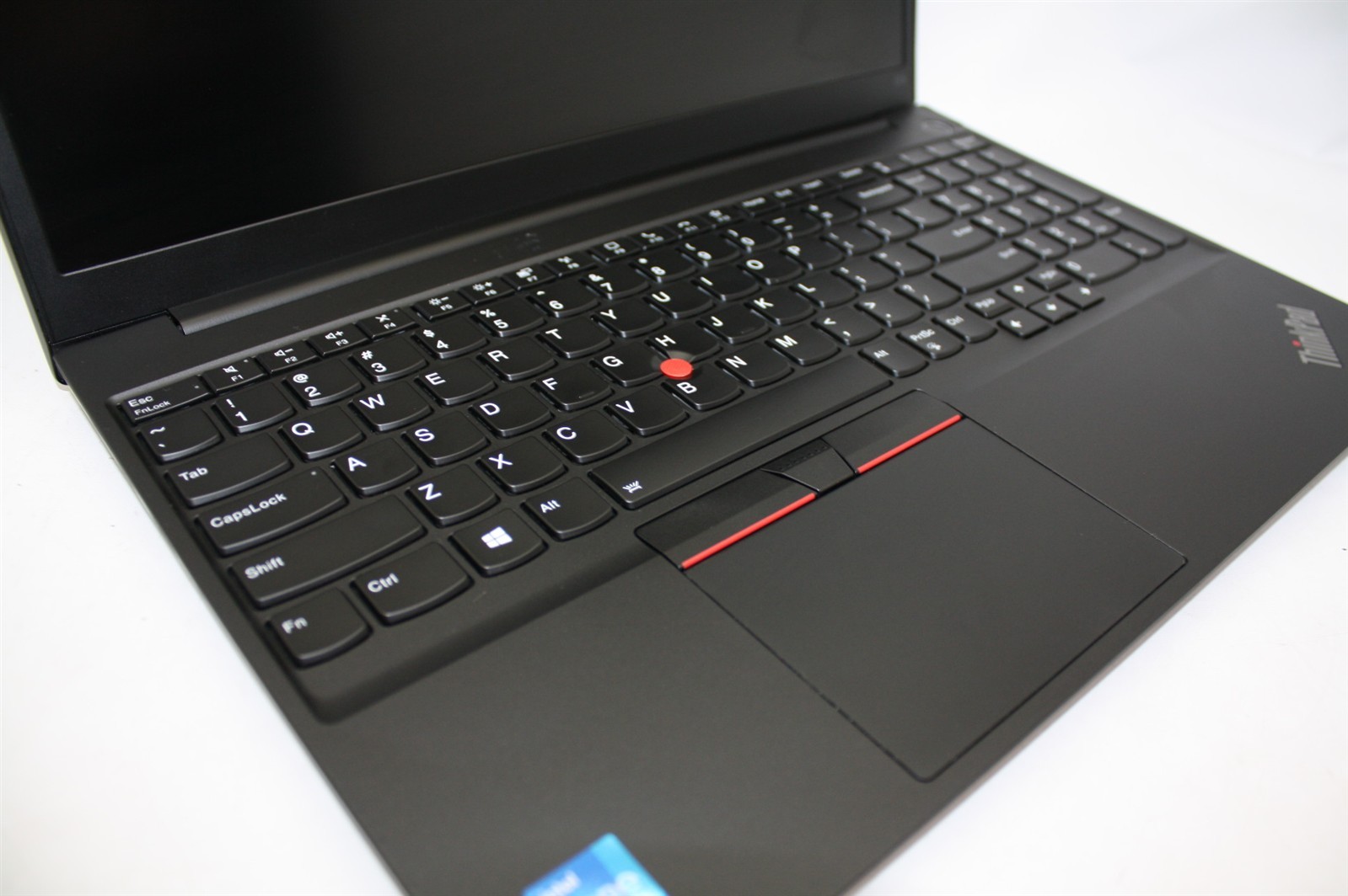 15.6″Lenovo ThinkPad E15 Gen 2 i5-1135G7 RAM 8GB NVMe 256GB/Cosmetic issue