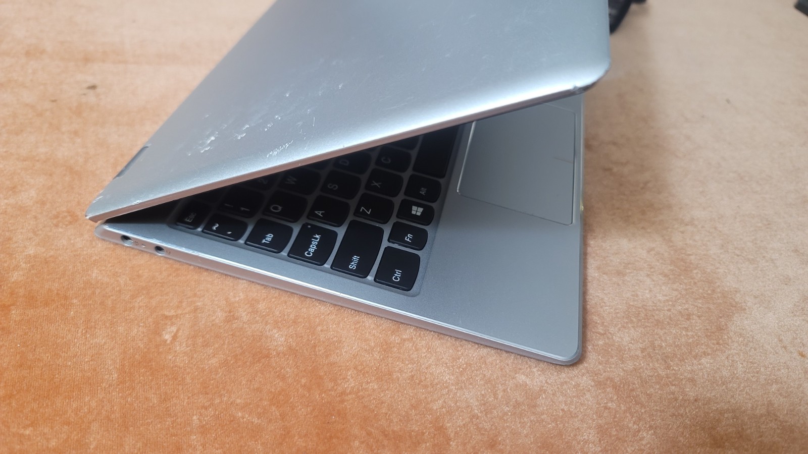 Lenovo YOGA 11.6″ Pentium 4410Y 1.5GHz 4GB Ram 128GB SSD Win11 home/Office2021