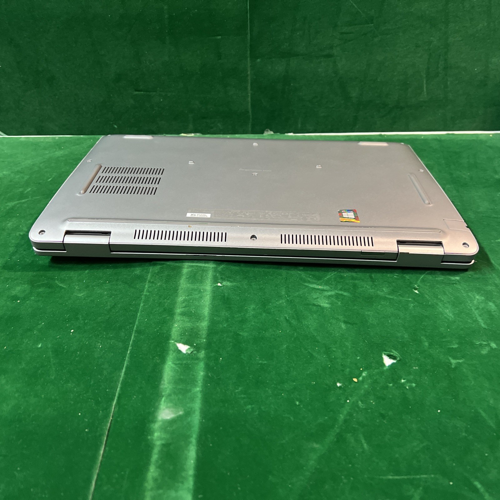 Dell Precision 3560 Workstation: 15.6″ FHD, i5-1135G7 8Gb No SSD Or OS