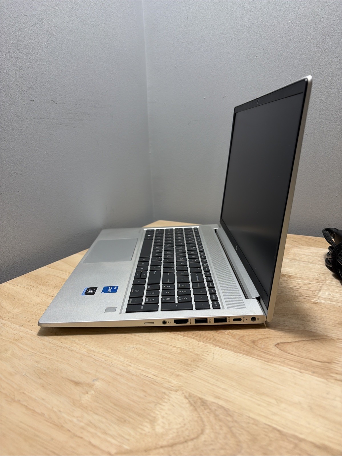 HP ProBook 450 G9 15′ CORE I5-1235U 1300 MHZ 16GB, 256GB WCAM WIFI WIN11 CORD