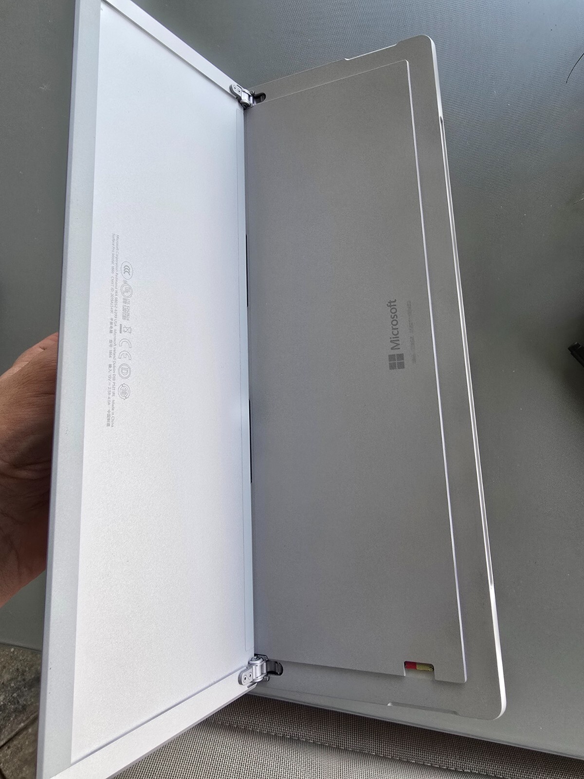 Microsoft Surface Pro 7 12.3″ (128GB SSD, Intel Core i5-1035G4, 8GB RAM) Laptop