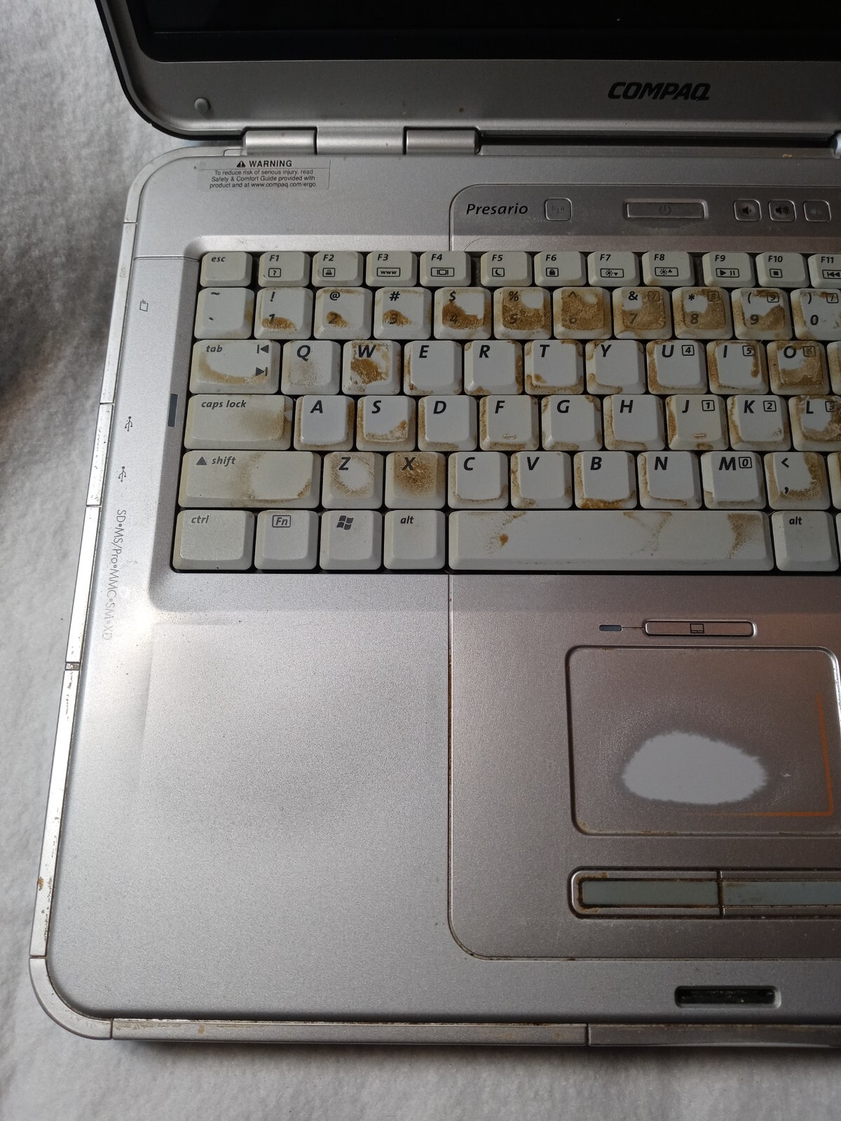 Compaq Presario R4000 15 1/2″ Laptop Windows XP PARTS ONLY