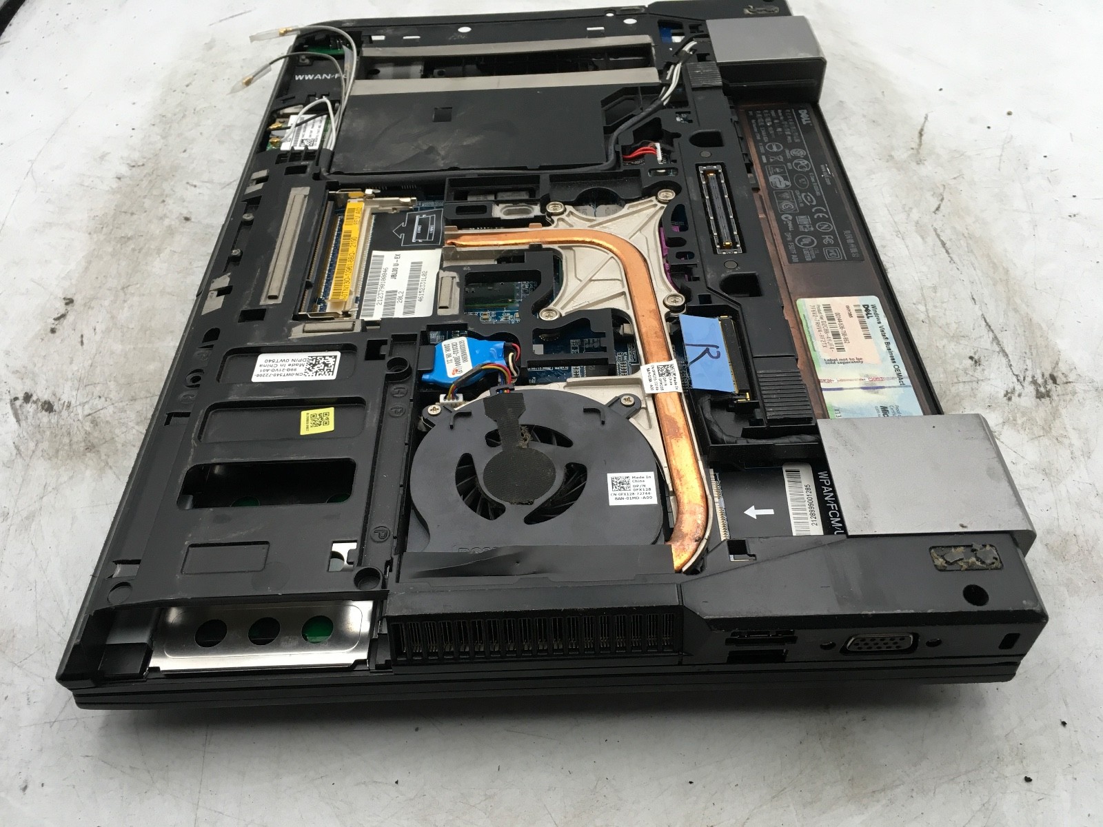DELL LATITUDE E6400 – BOOTS TO BIOS- INTEL CORE 2 DUO – no RAM – 14″ – READ – BB
