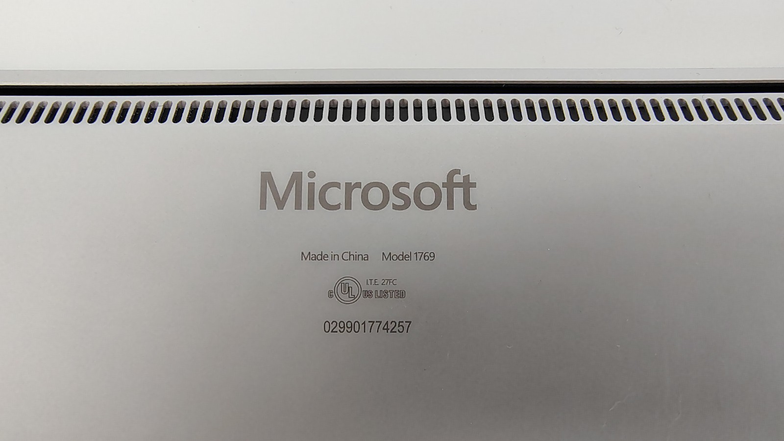 Microsoft Surface Laptop 1769 – i5 7200U, 128GB SSD, 4GB Ram -vClean Barely Used