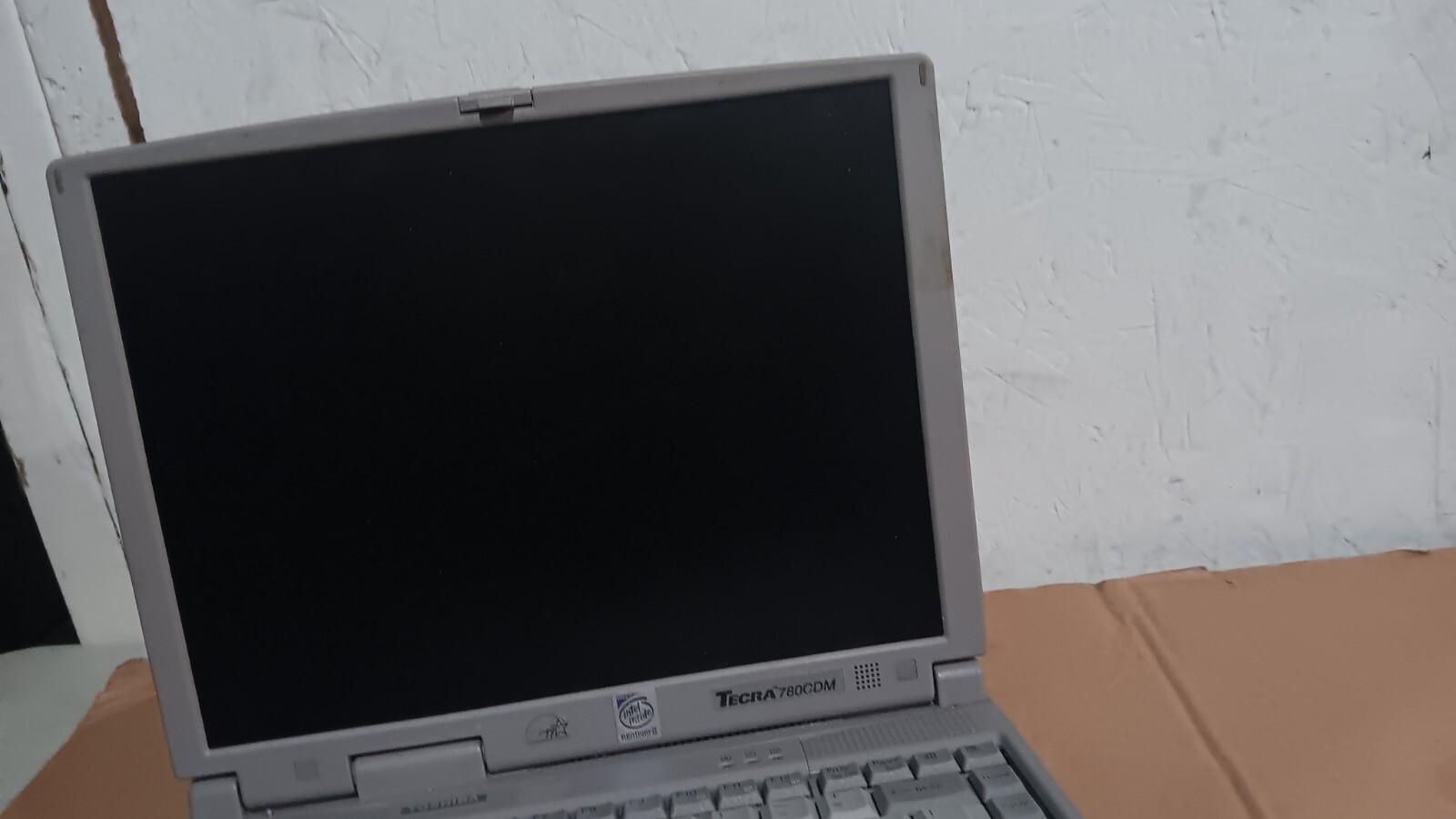 Vintage Retro Toshiba Tecra 780CDM Laptop Intel P2 @ 266 MHz 13.3″ LCD Screen CD