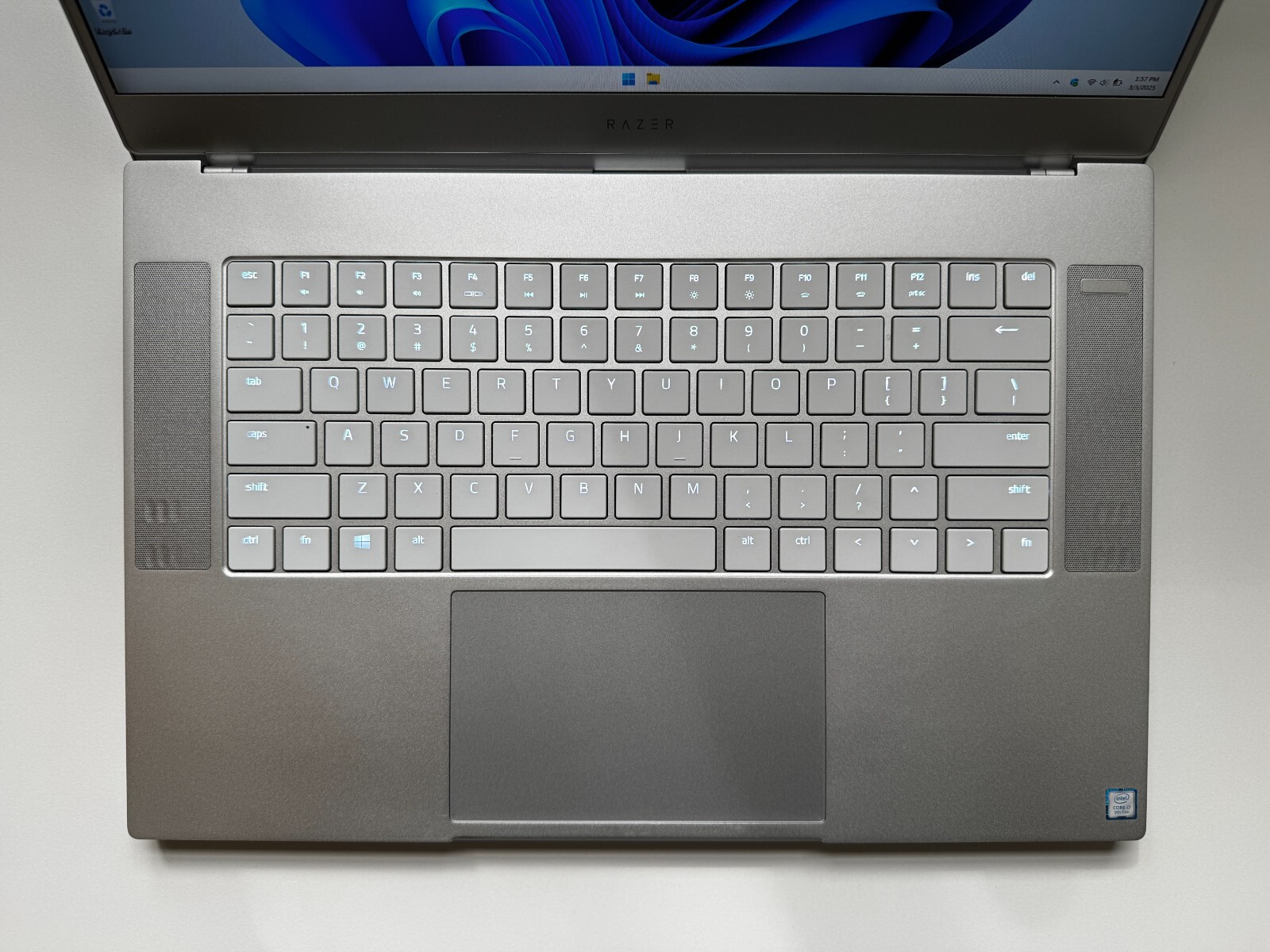 Razer Blade 15 Advanced 2019, Mercury White, 240Hz, i7-9750H, RTX 2070 MQ, 32GB