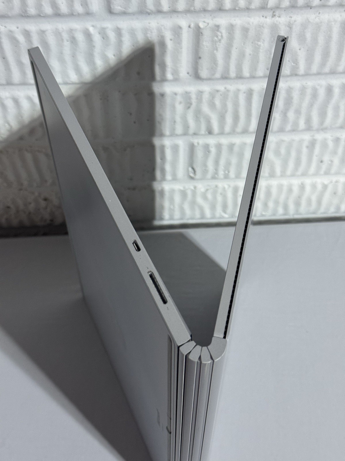Microsoft Surface Book 3 1899 TOUCHSCREEN Intel i7 10th, 1tb, 32GB Laptop ONLY!