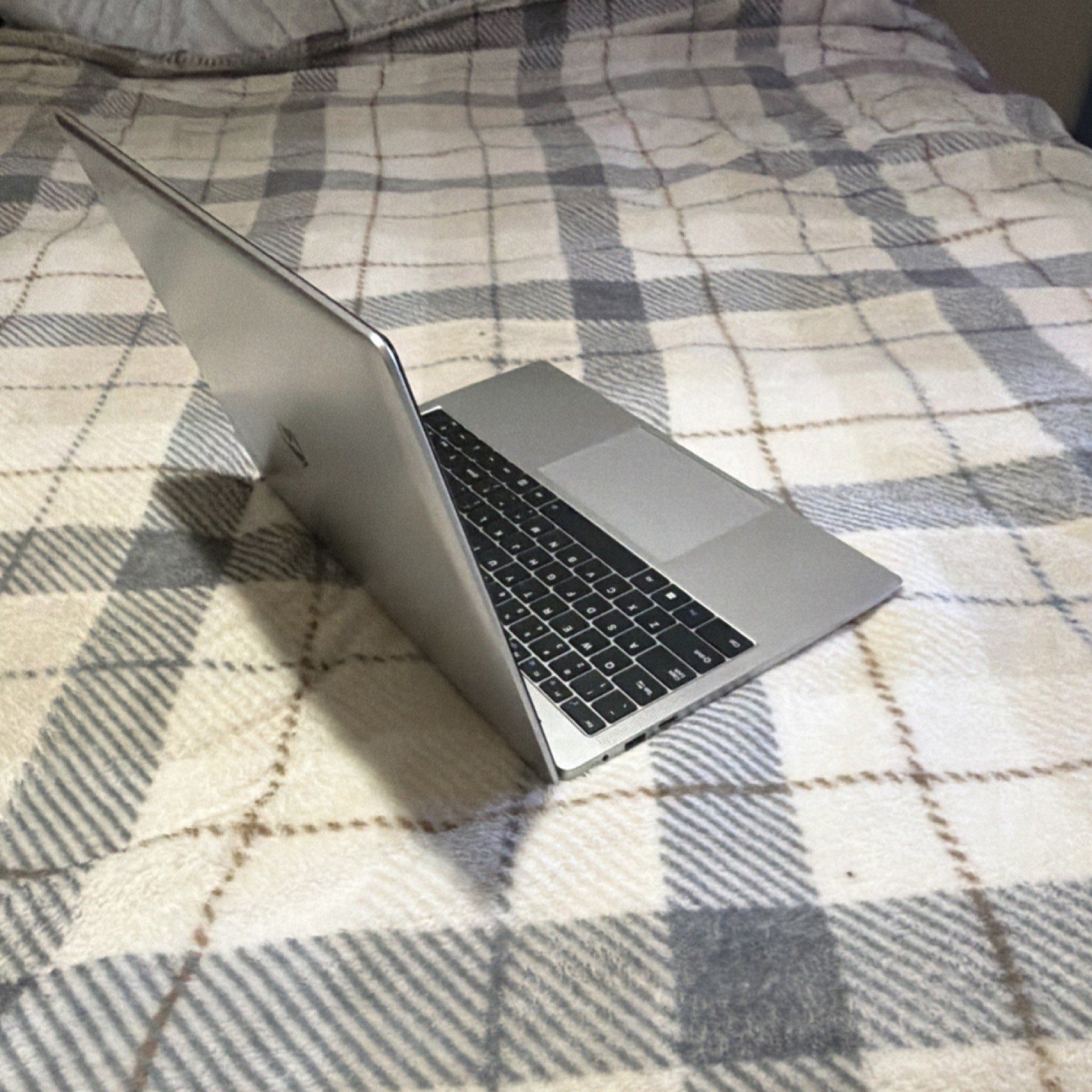 Jumper Silver Notebook Laptop HDMI USB MicroSD Webcam Microphone