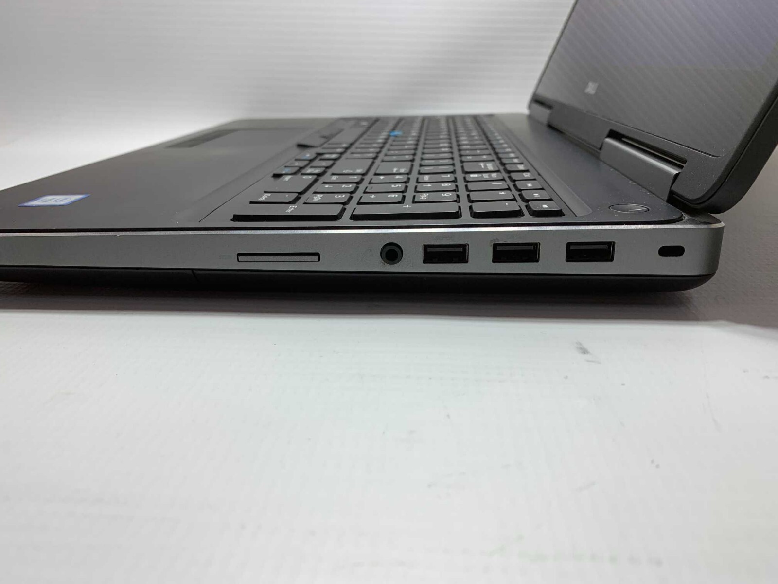 Dell Precision 7520 XEON 3.8 & 4.2 GHz 16GB, 256GB SSD + 1TB HDD 15.6″ WIN10PRO