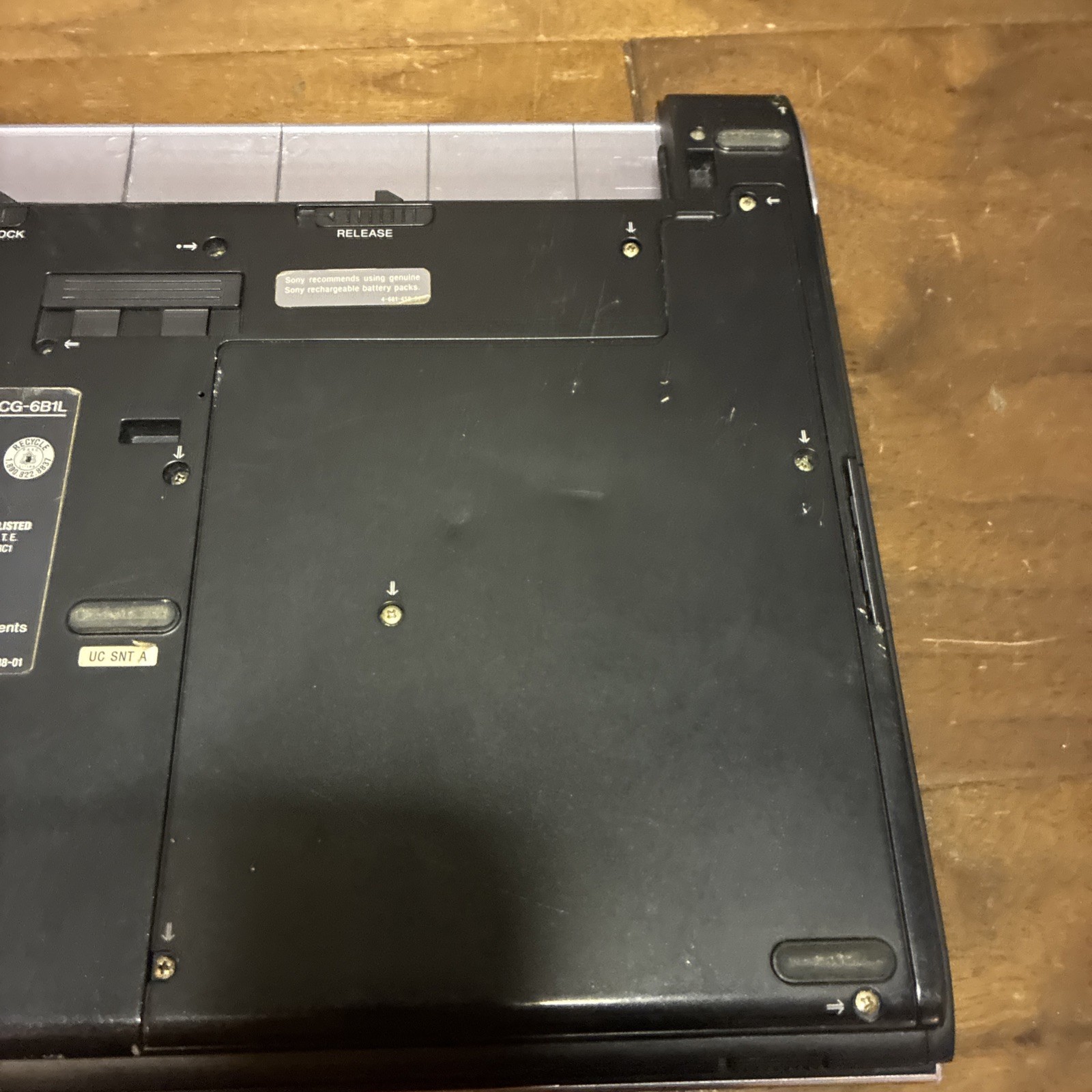 Sony Vaio PCG-V505EX PCG-6B1L Laptop Vintage ((FOR PARTS REPAIR UNTESTED))