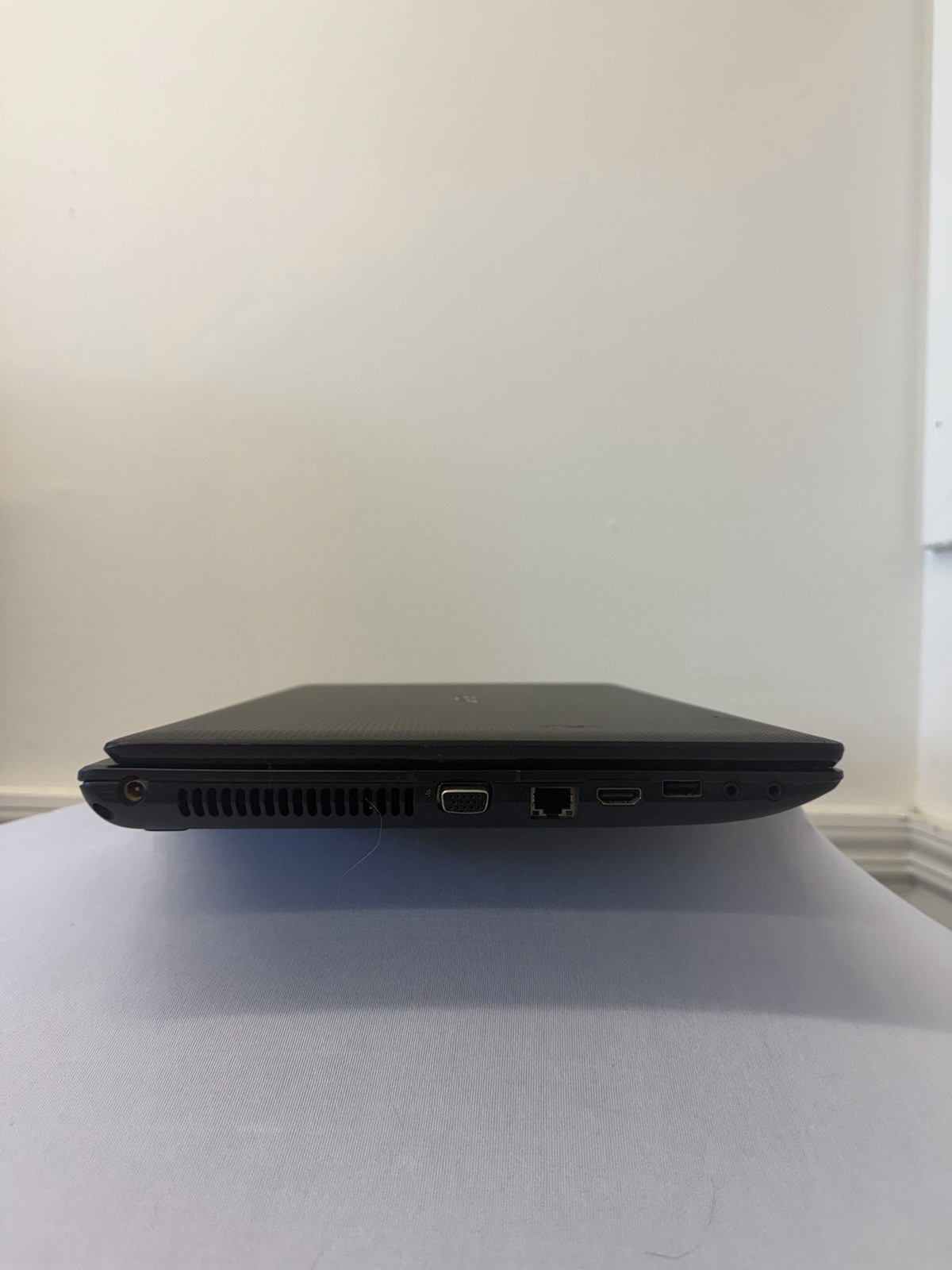 Acer Aspire 5336-2524 Laptop – Good Screen – Intel Celeron 900 – Read Des