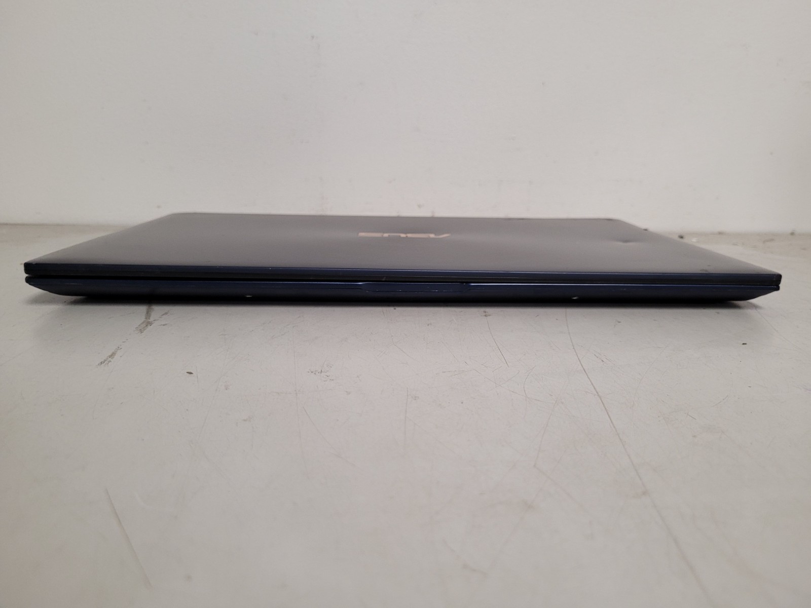 Asus zenbook 15 15.6″ i7-10510u 1.8ghz 16gb onboard ram 256gb ssd read 072882038