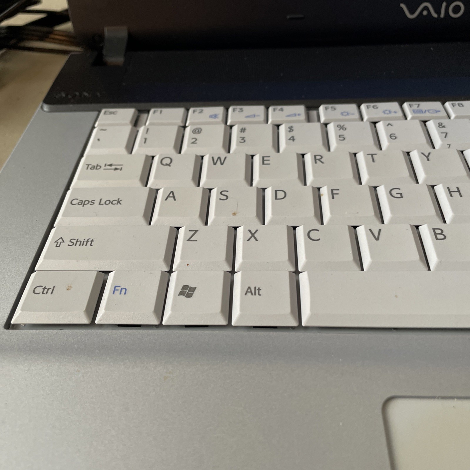 VINTAGE Sony Pcg 7M1L LAPTOP PRISTINE CONDITION, RESET TO OOB CONDITION