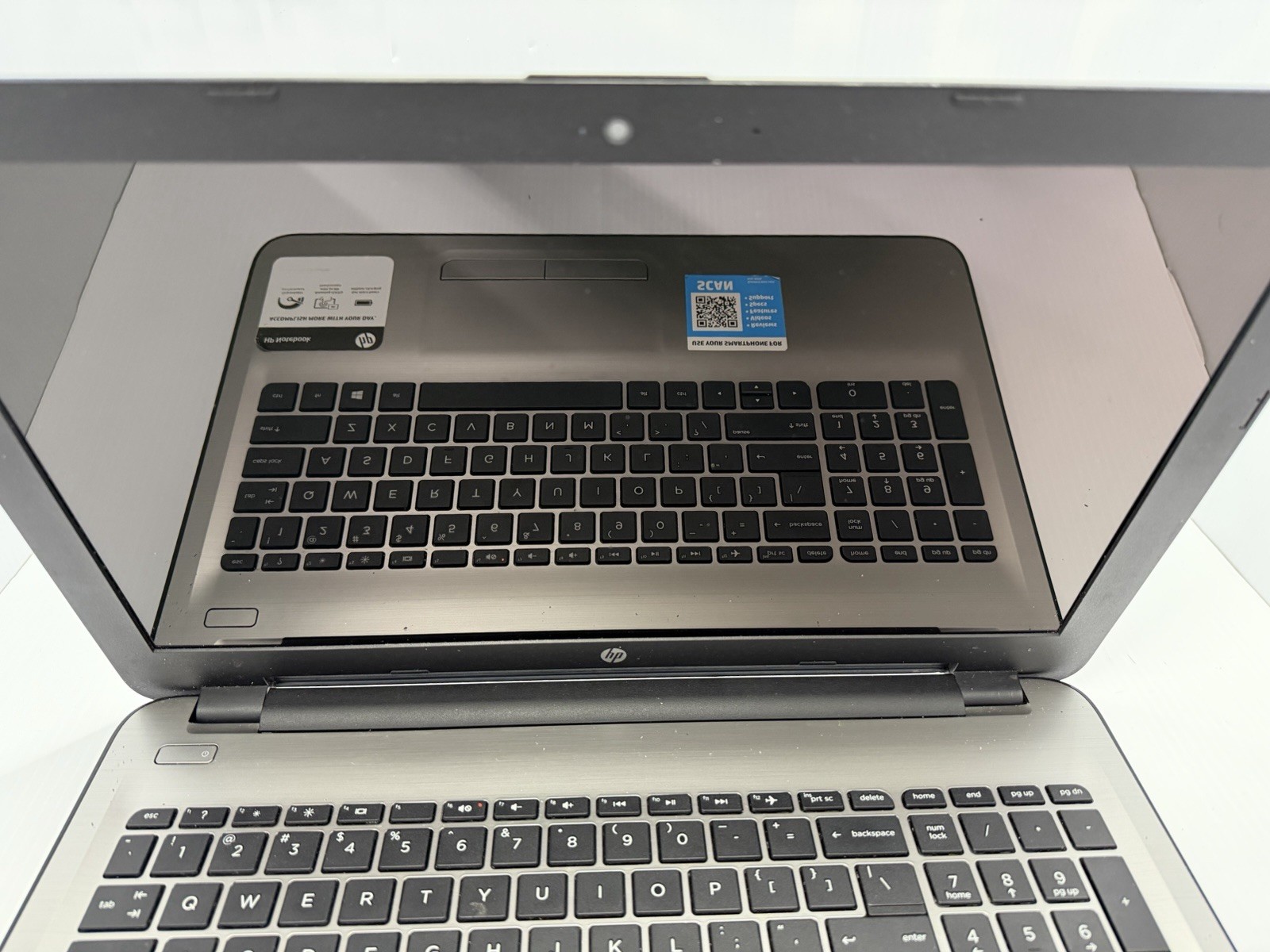 HP 15-BA030NR 932GB 6GB RAM 1007MB AMD Radeon R5 Graphics A8-7410 APU @ 2.20GHz