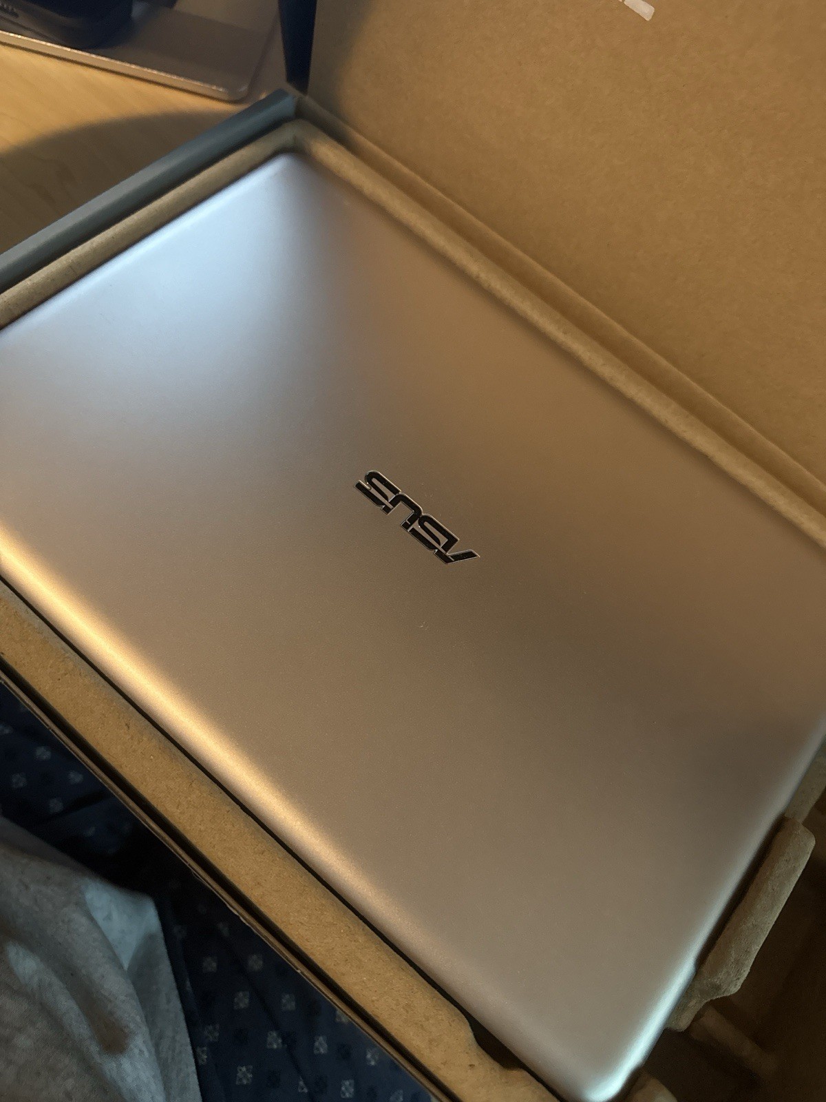 ASUS E200HA 11.6” Ultra-Slim Laptop – Windows 10
