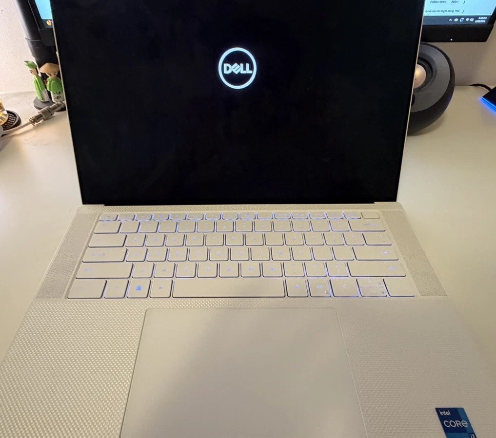 Dell XPS 15 9520 White 15.6″ 3.5K OLED Touch i7-12700H RTX 3050 Ti 16GB 1TB SSD