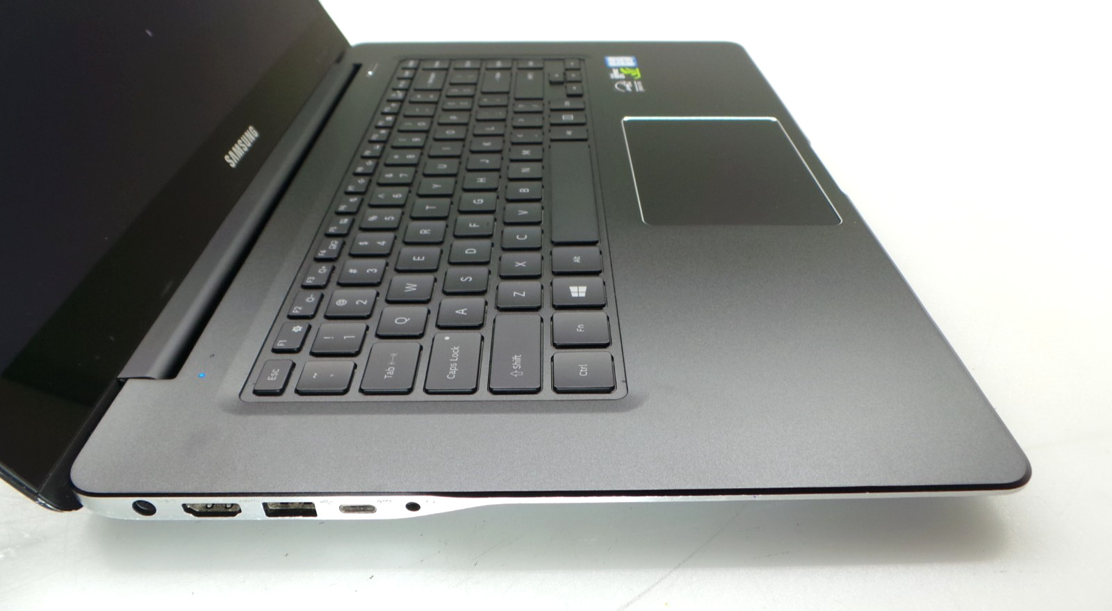 Samsung Notebook NP940Z5L | 15.6″ Touchscreen | i7-6700HQ | 8GB 256GB SSD | W11P