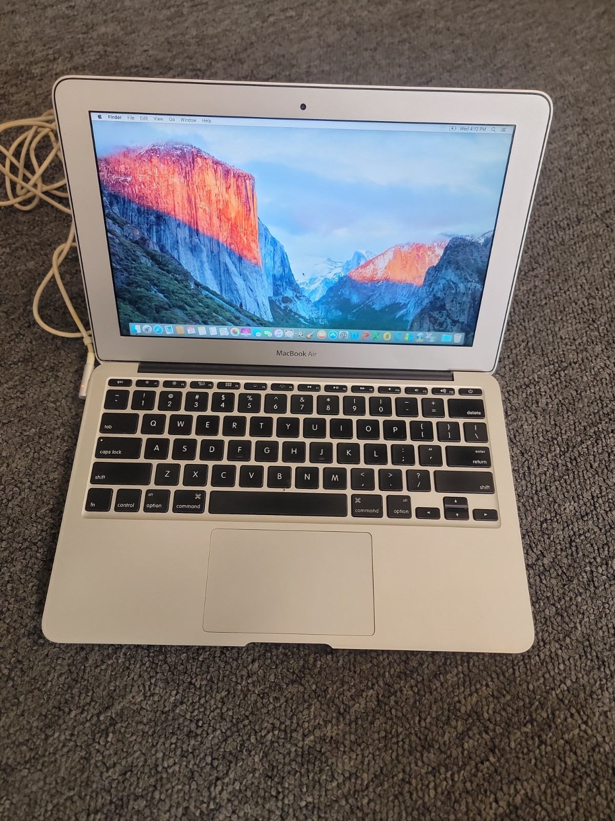 Apple MacBook Air MD214LL/A A1370 2011 , 1.8ghz intel i7, 4GB, 256GB SSD