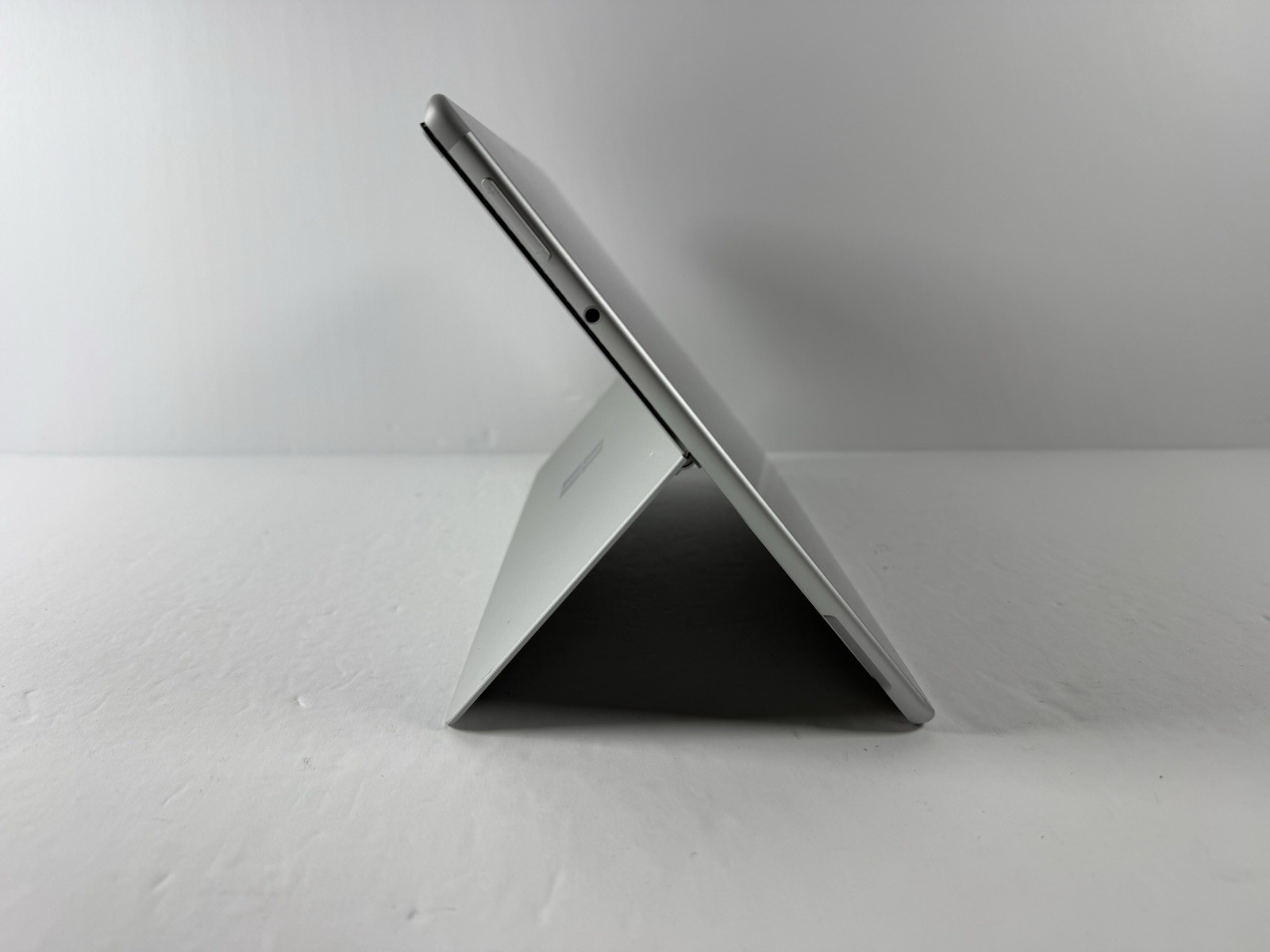 Microsoft Surface Pro 8 (1982) i5-1145G7 – 16GB RAM – 256GB 120Hz – Win 11 Pro