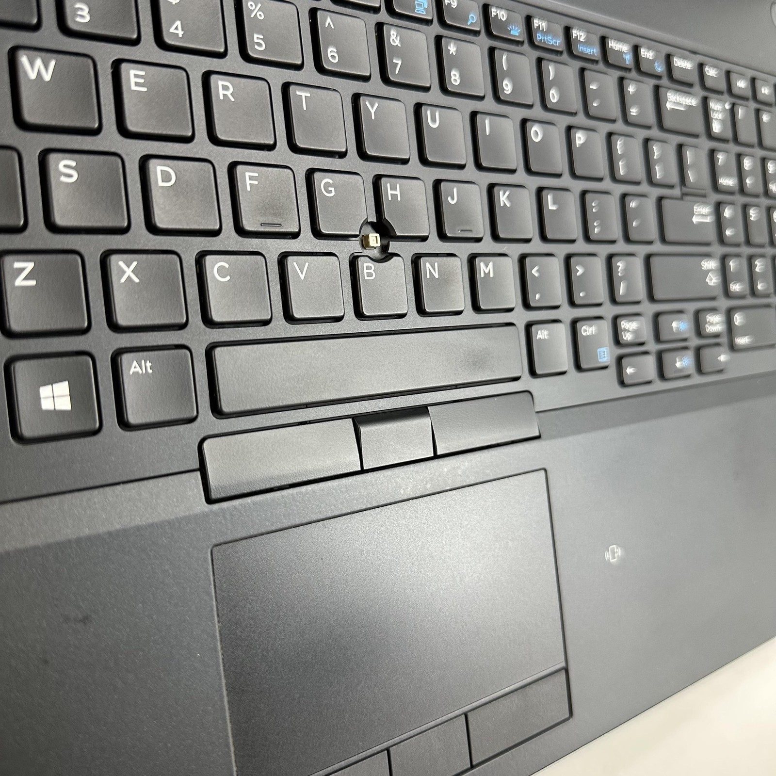 Dell Precision 7730 17.3 4K Xeon E-2176M 2.70GHz 64GB 1TB SSD Missing Trackpoint