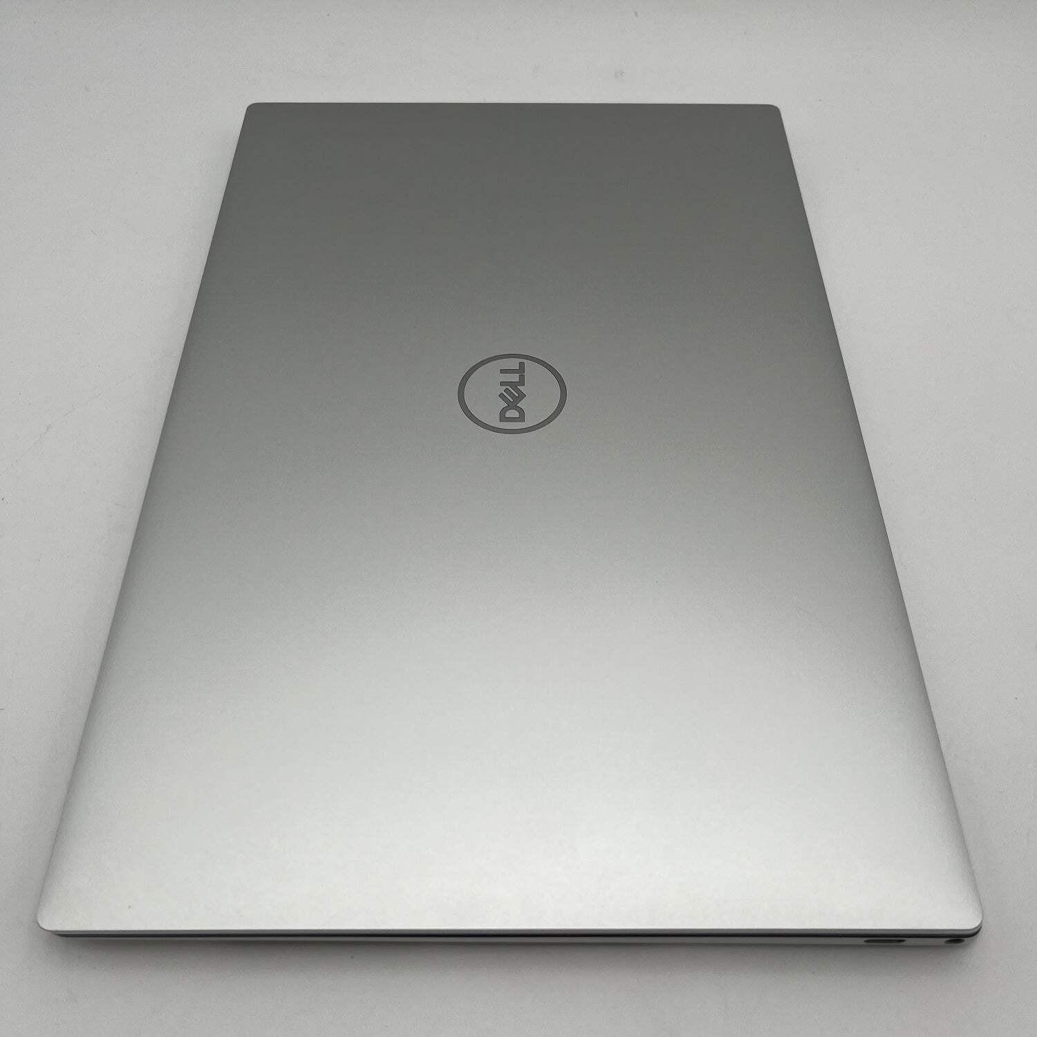 Dell XPS 9300 13.3″ i5-1035G1 1.0GHz 16GB RAM 256GB SSD