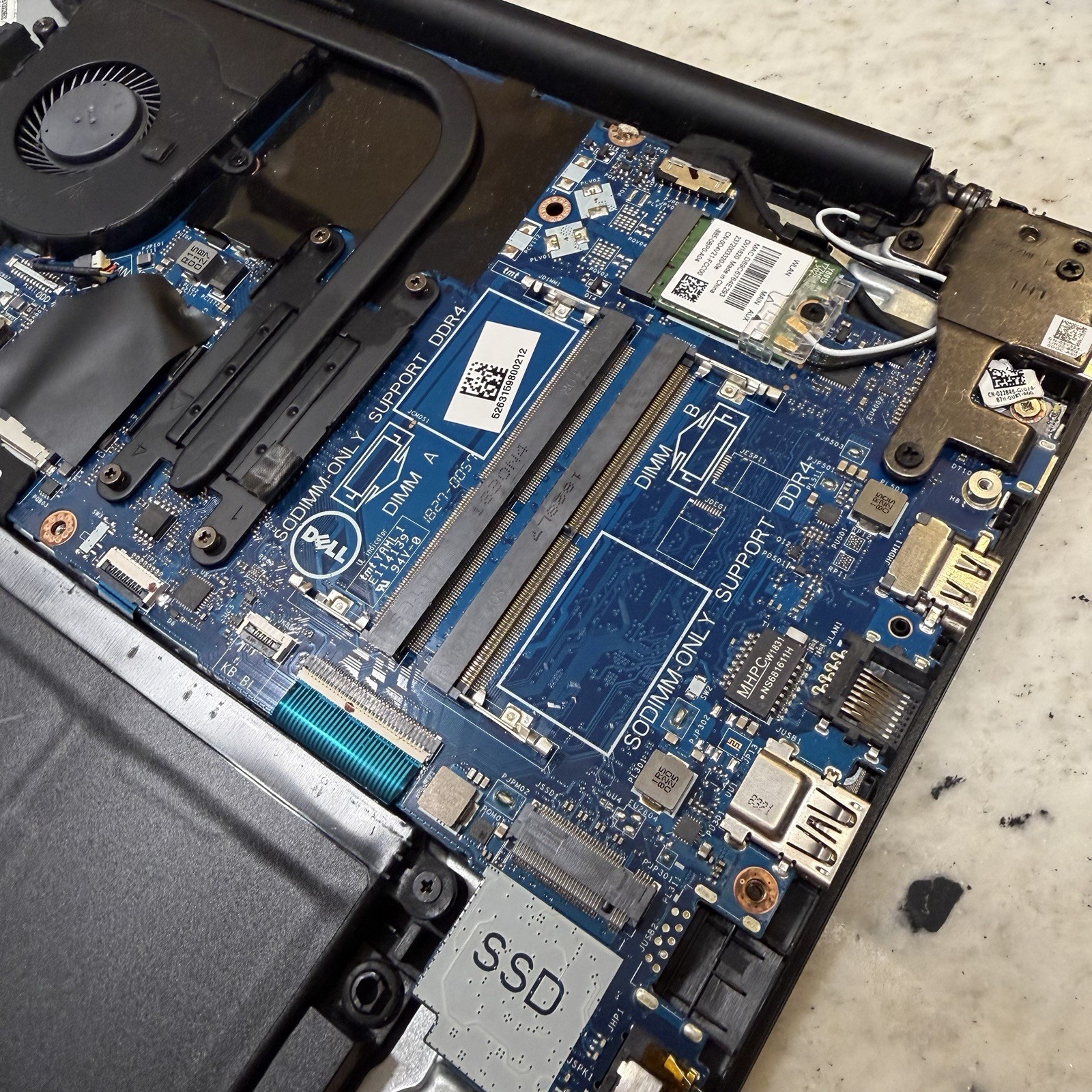 Dell Latitude 3590 i5-8250U 1.6GHz No RAM/No HDD Tested To Bios Boot