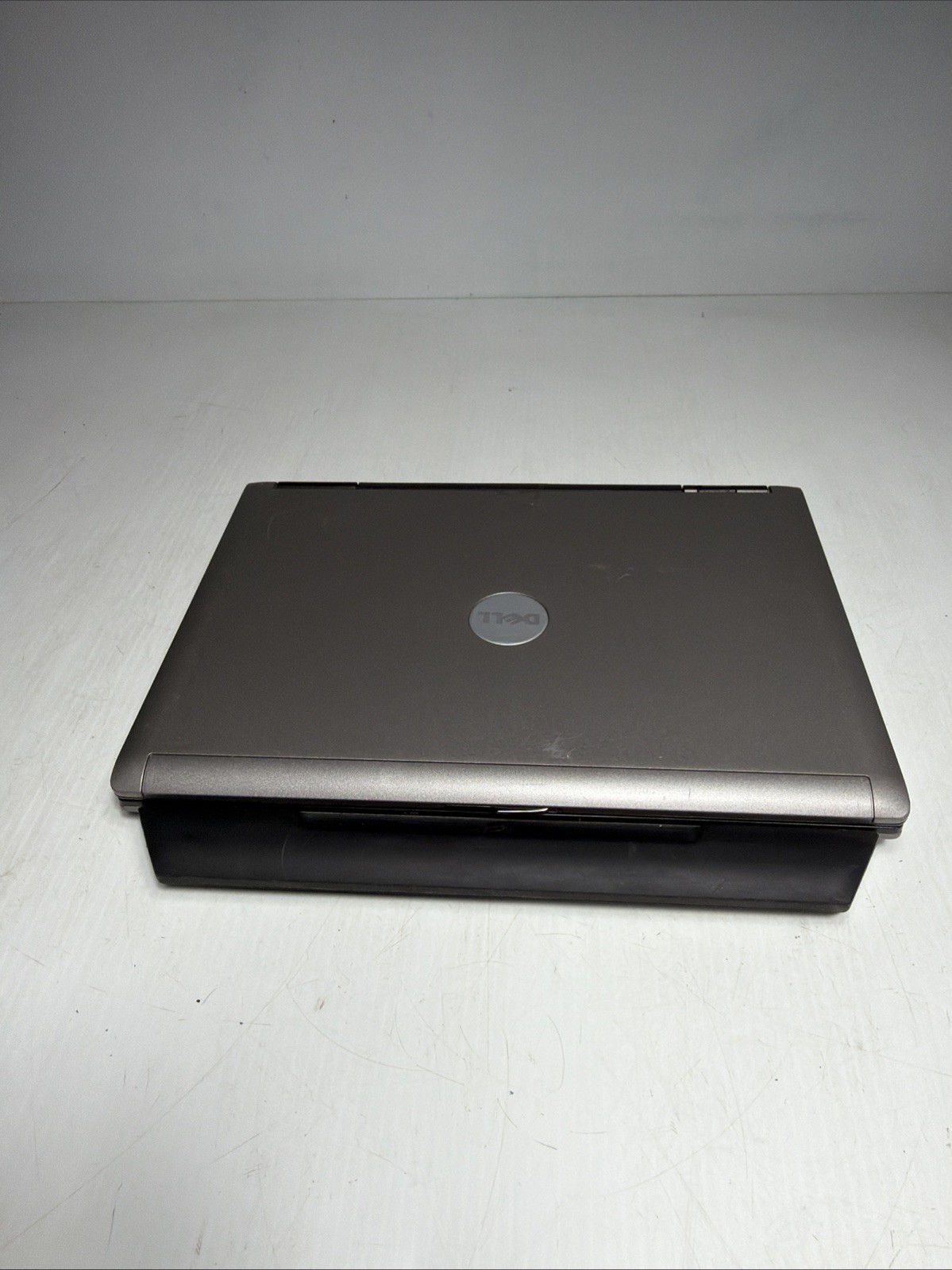 Dell Latitude D420 14″ Laptop Core Duo 2.5gb Ram No Drives Boots Bios