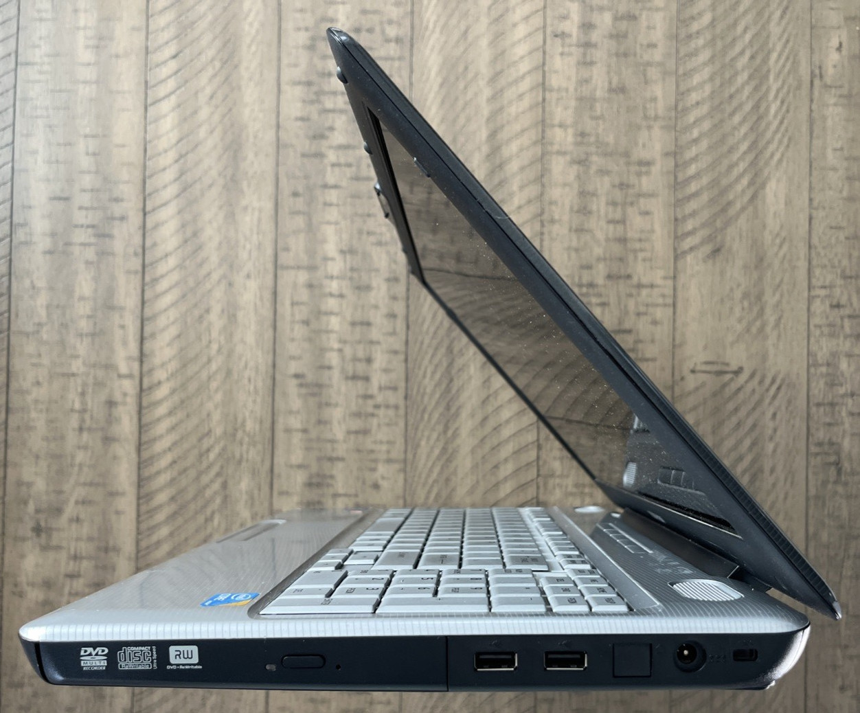 Toshiba Satellite L500 PSLU9U-01200G 15.6-Inch Laptop i5