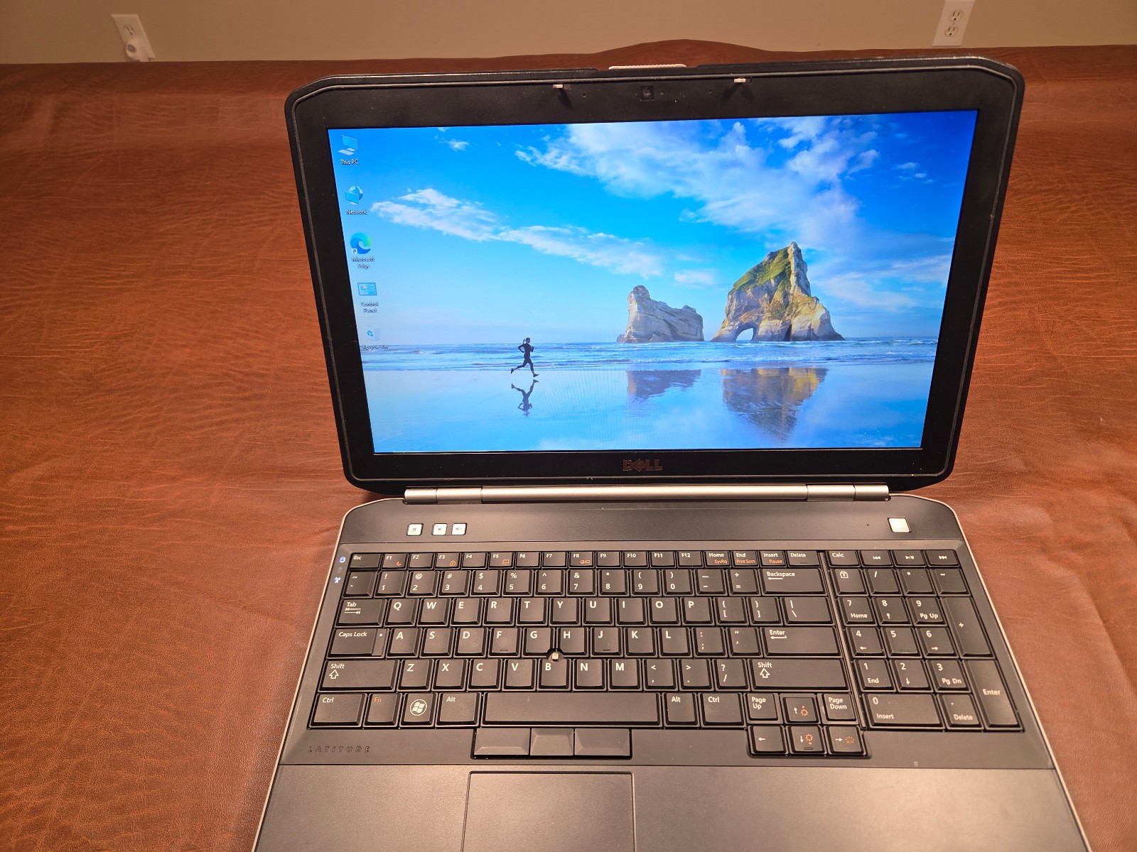Dell Latitude E5520 Intel i3-2330M 2.2GHz 16GB RAM 320GB HDD