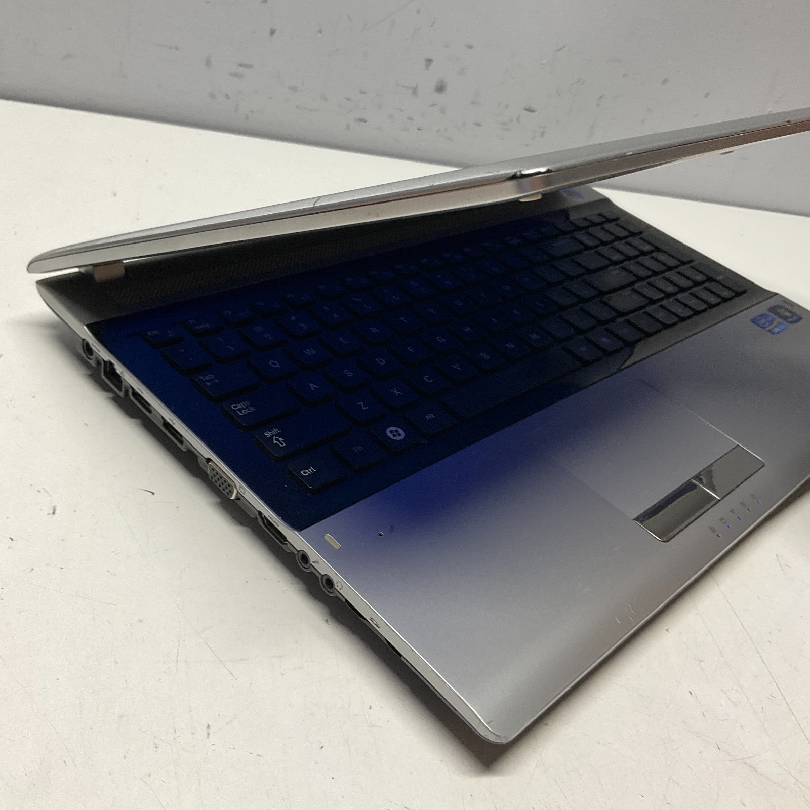 Samsung NP-RV520 Laptop – Intel i3-2310M – 4GB RAM – 640GB HDD Windows 10 Pro