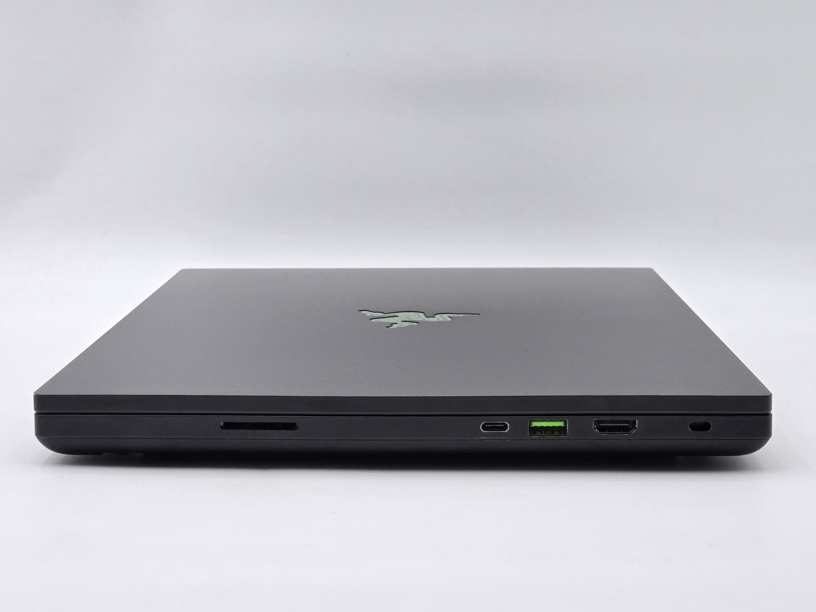Razer Blade 16 – RZ09-0483 16″ 2560 x 1600 13TH I9-13950HX 1TB SSD 64GB W11
