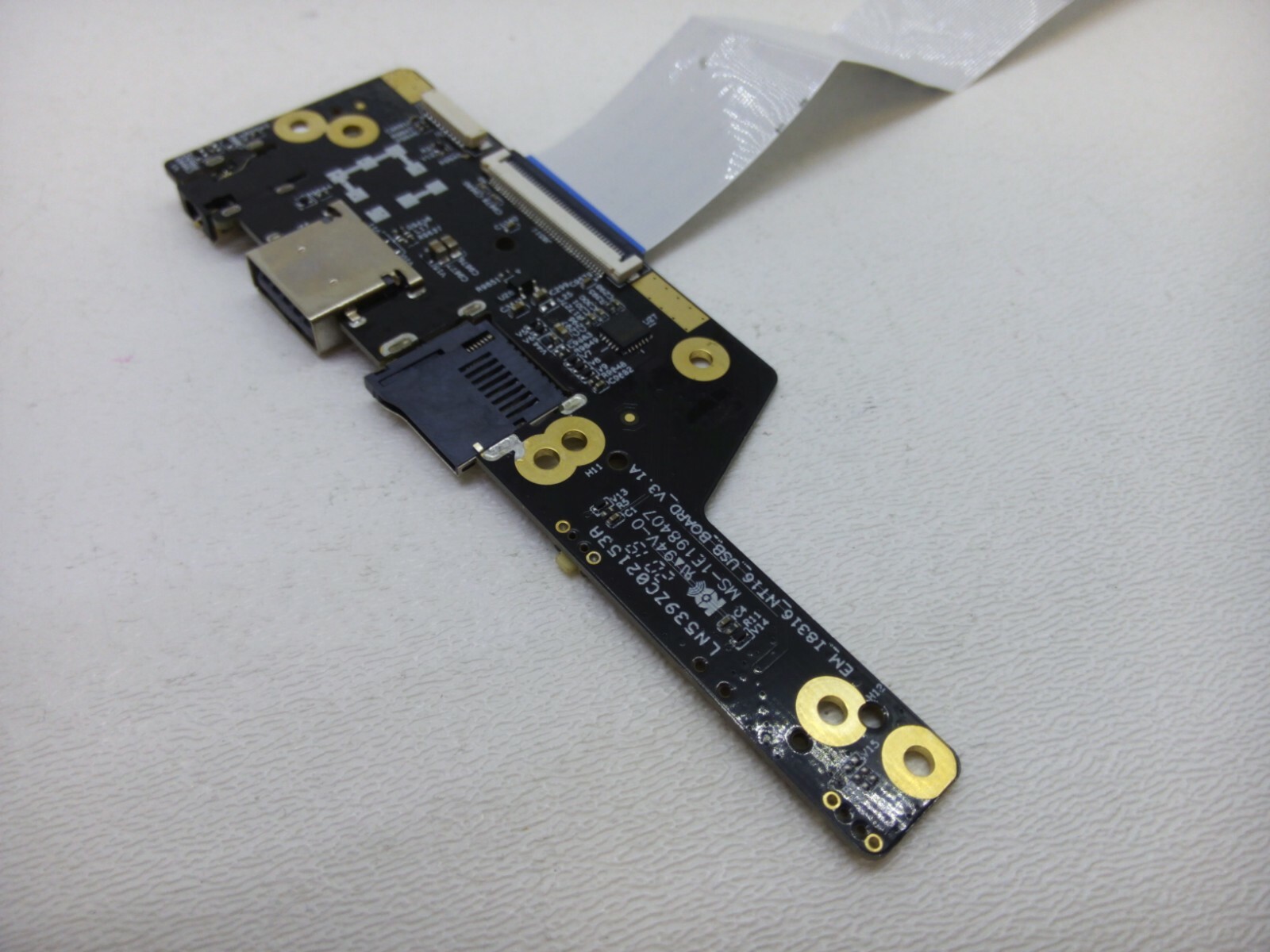 Avgo Flip and Fold 11.6″ Touch Black Laptop USB & Card Reader Board w/ Ribbon- 9