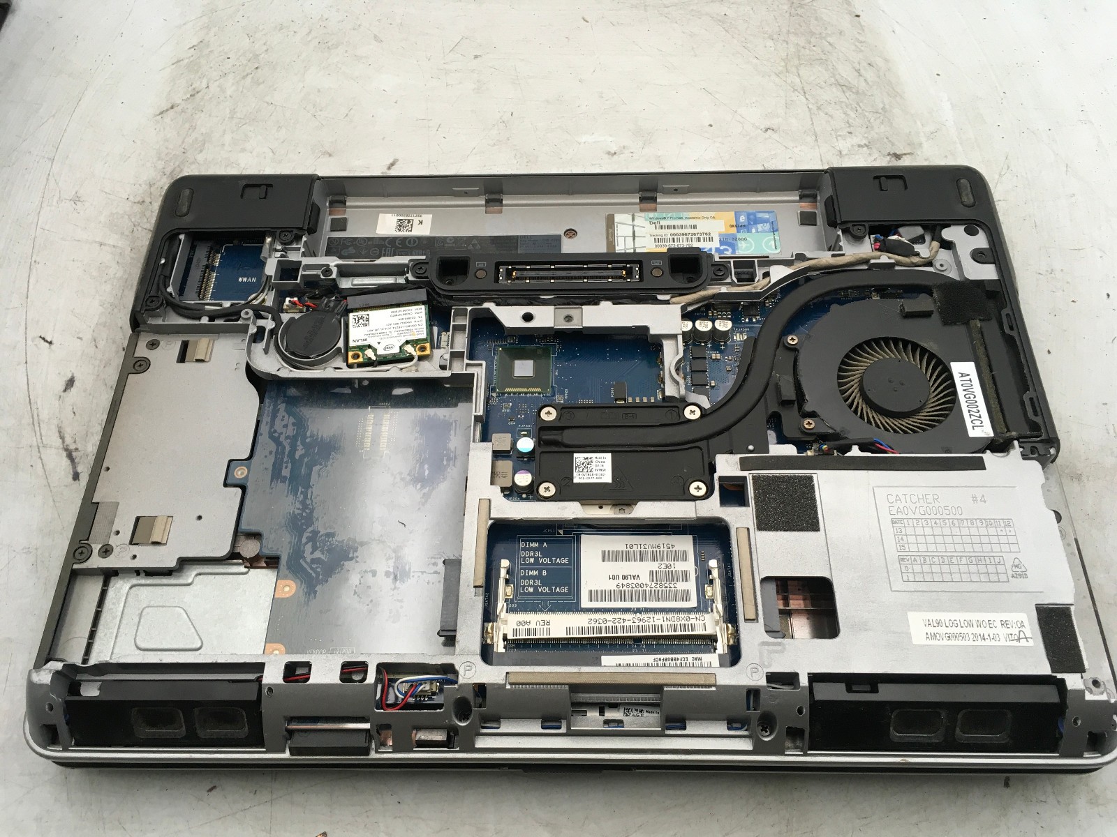 DELL LATITUDE E6440 – FOR PARTS/BAD LCD – INTEL I5 4TH GEN – NO RAM -14″-READ-BB