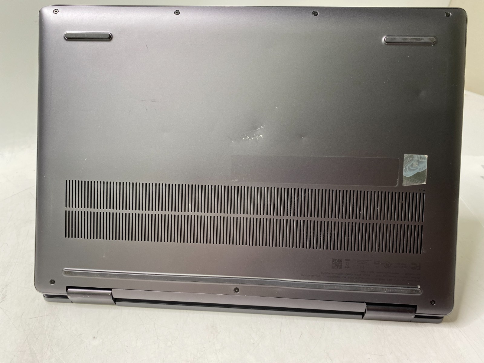 Lenovo Thinkpad Yoga 7 2-in-1 Touch Ultra 5 125U 16GB 512GB SSD – Cracked PARTS