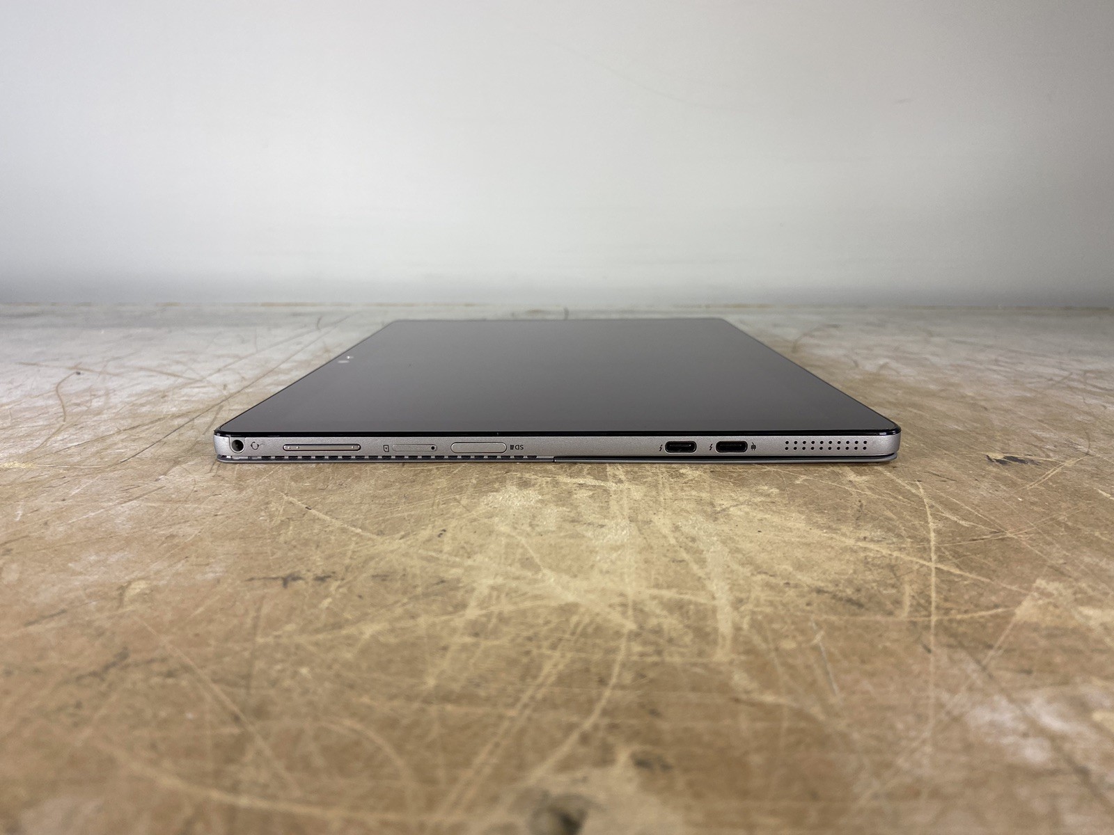 DELL LATITUDE 7210 2-IN-1 i5-10310U @ 1.70GHz, 8GB RAM, NO HDD/OS