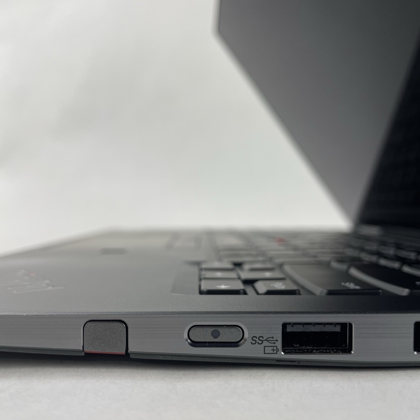 Lenovo ThinkPad X1 Yoga Gen5 14″ i5-10310U 1.70 GHz 8 GB RAM No SSD/OS/AC