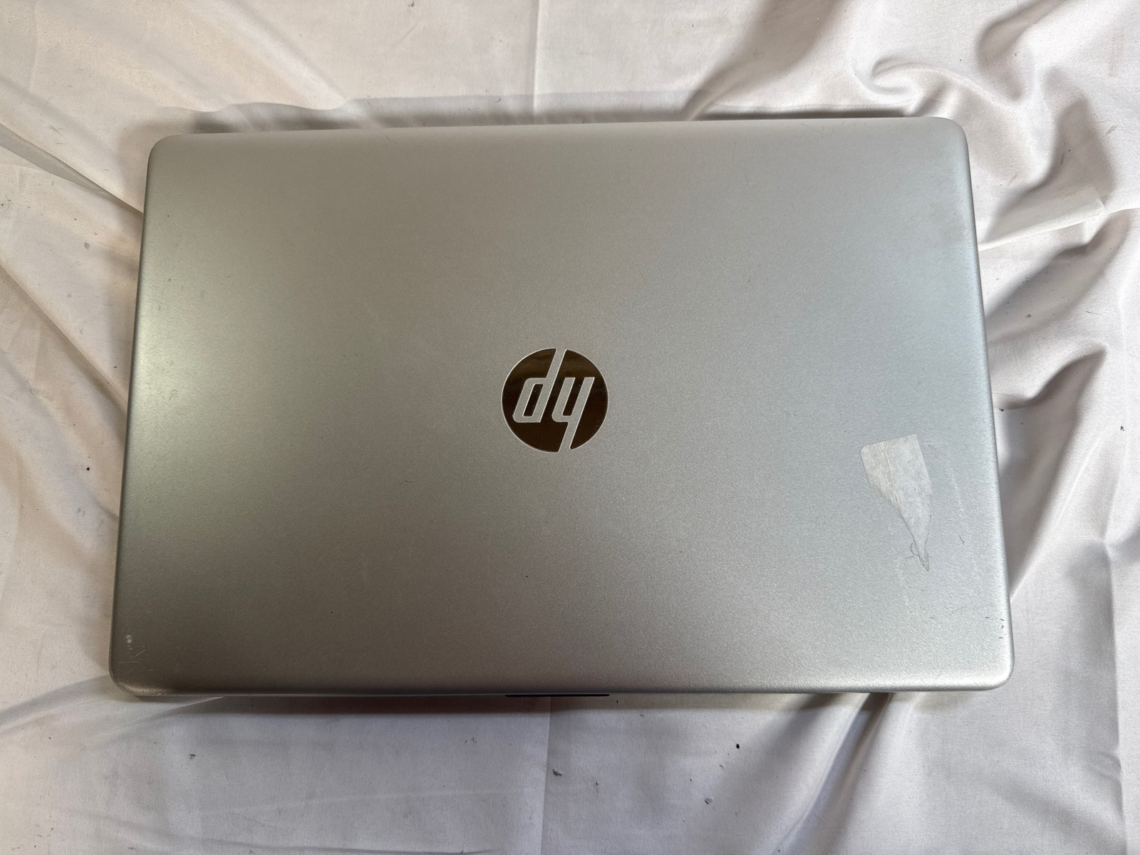HP Notebook 15-dy1045nr Intel Core i5-1035G1 8 GB 256GB SSD 15.6″