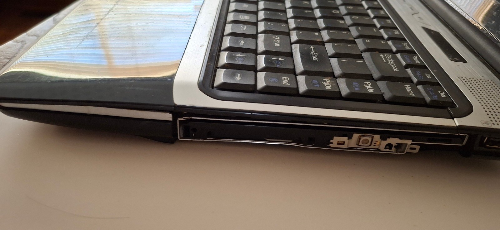 Gateway W305I 14″ Laptop Intel Core 2 Duo 1 GB Ram,Charger, No HD/OS