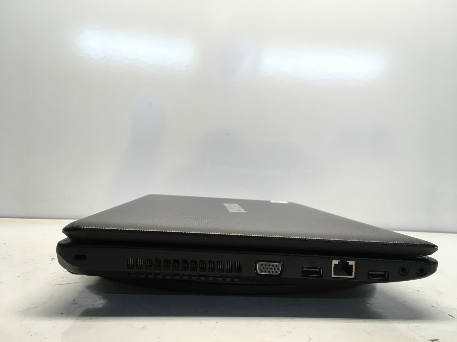 Toshiba Satellite C655-S5049 Intel Celeron 900 2.2GHz 2 GB NO HDD/Battery