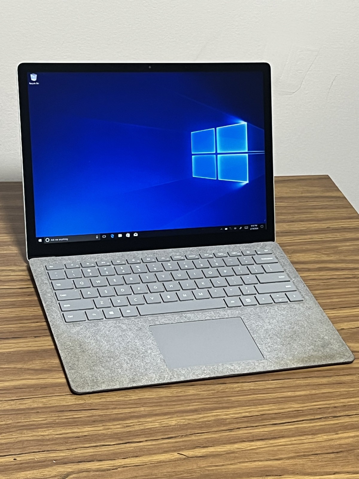 Surface Laptop 13.5″ 1769 (256GB SSD, Core i7-7660U, 2.50GHz, 8GB) Touch screen