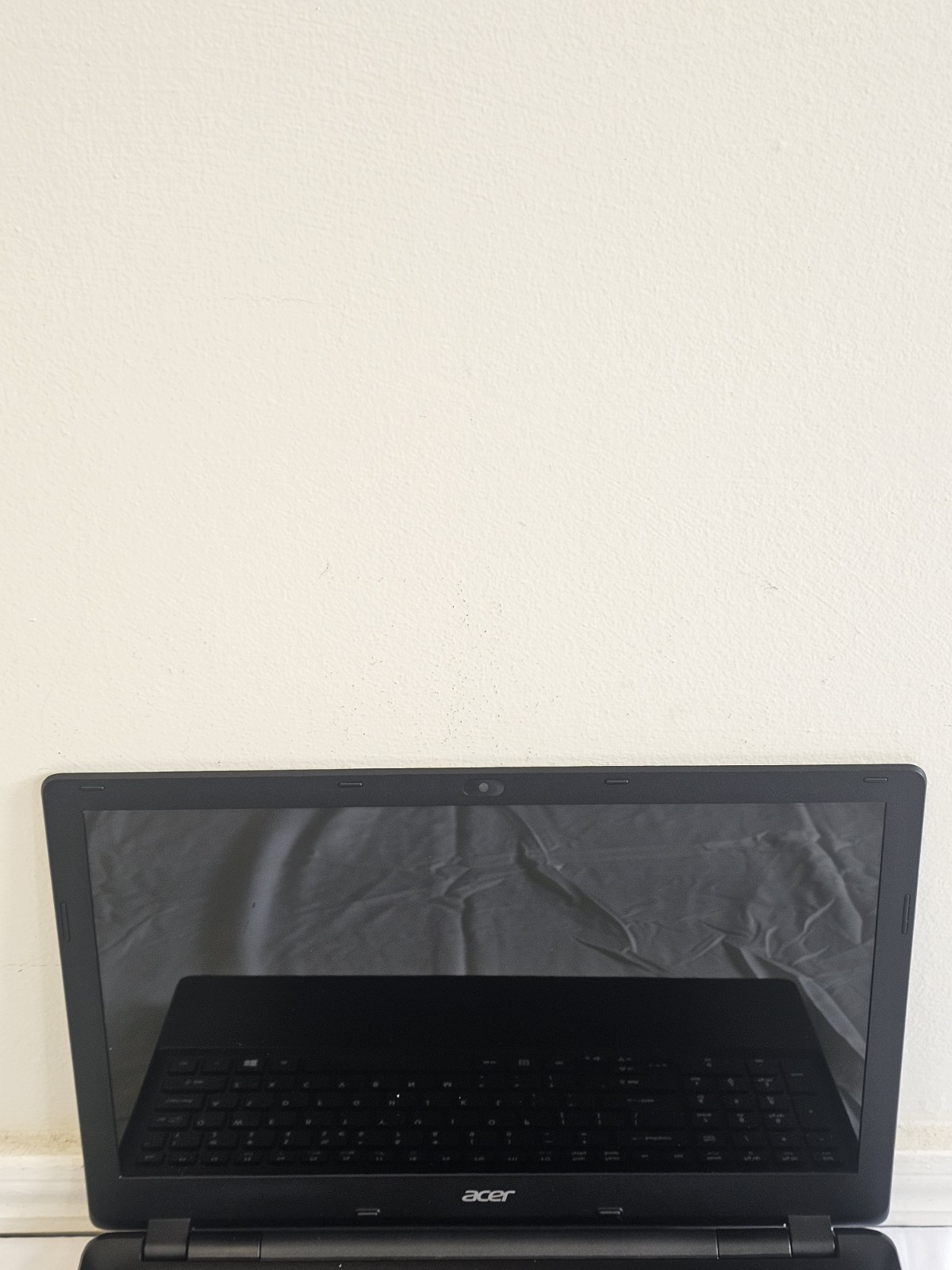 Acer E5-551 Laptop – AMD Radeon R5 – 6GB RAM – 750GB – BAD BATT – Win 10 – READ