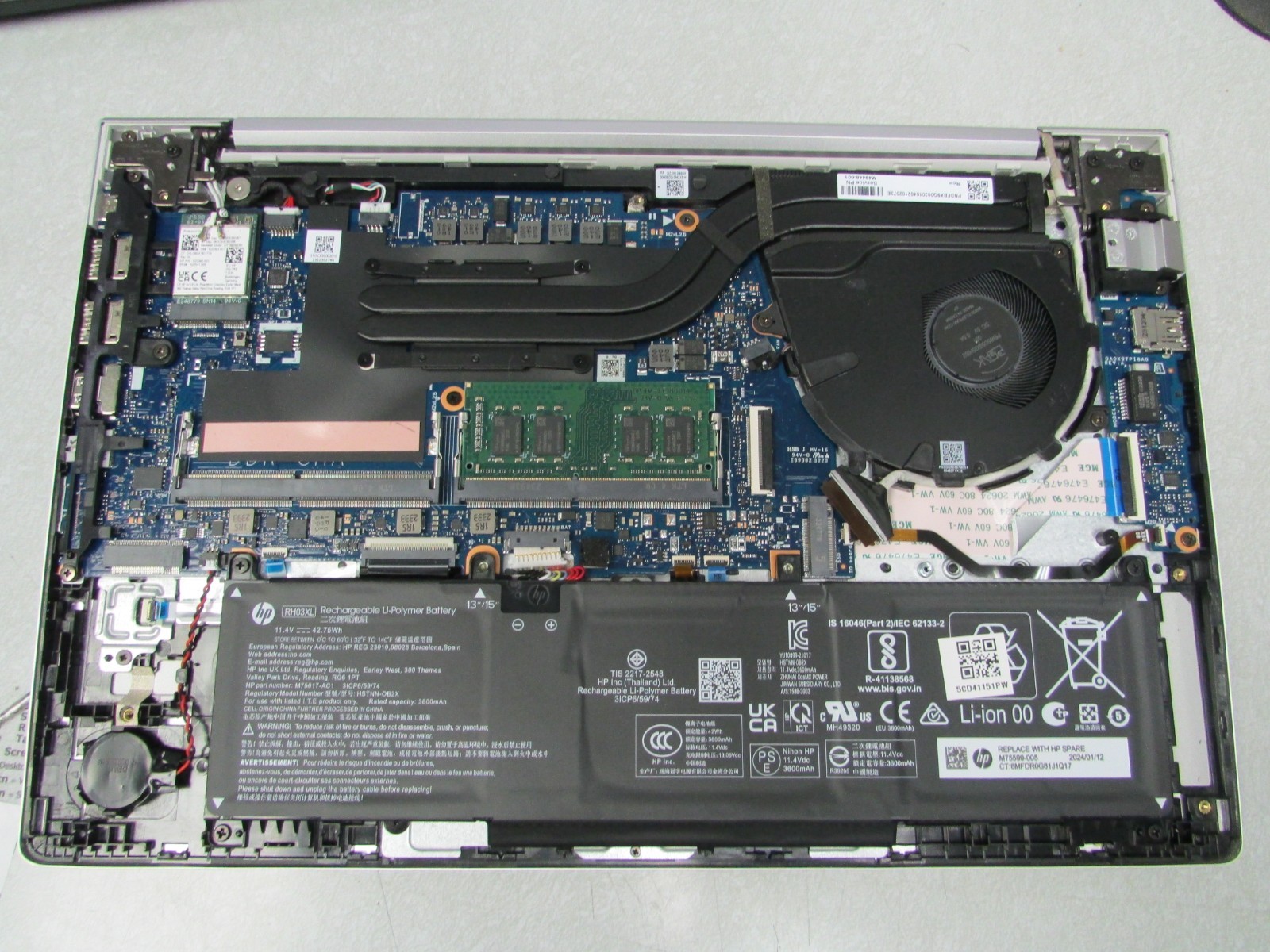 HP ProBook 445 G10 14″ AMD Ryzen 5 7530U @2.00G 16GB RAM NO SSD For Parts READ